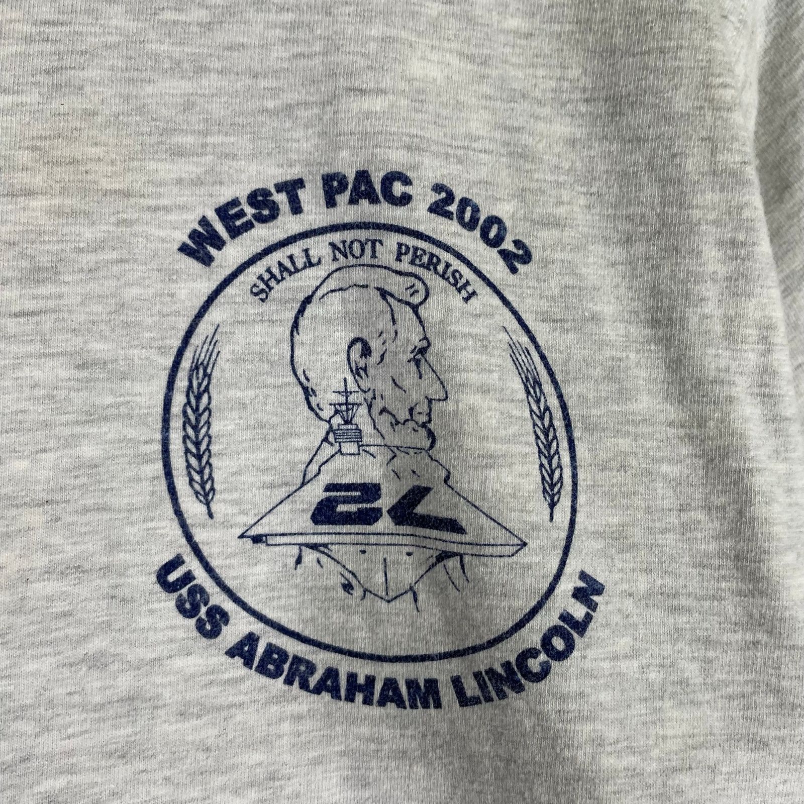 Vintage Vintage USS Abraham Lincoln West Pac 2002 Navy T-Shirt XL Size US XL / EU 56 / 4 - 3 Thumbnail