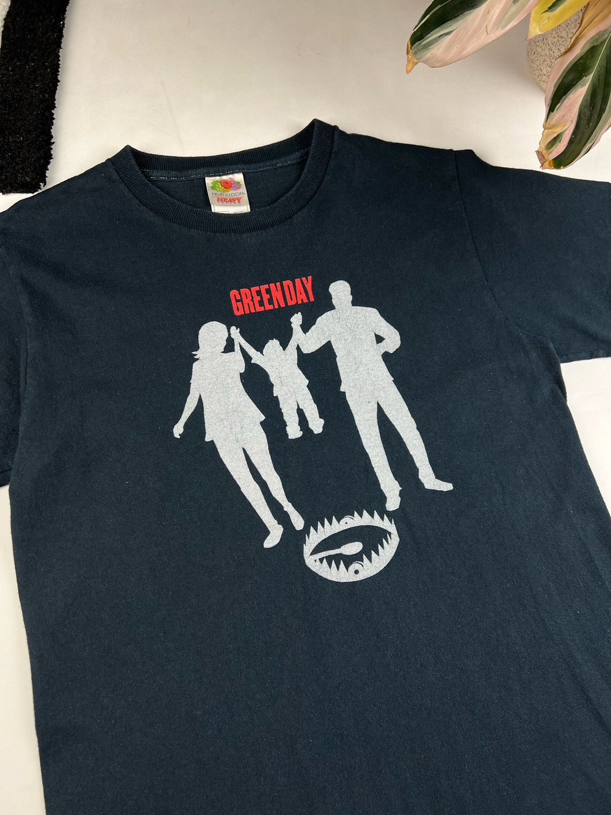 Band Tees × Vintage Vintage Green Day 2000s Tour Tees Sun Faded Tshirt Size US S / EU 44-46 / 1 - 2 Thumbnail