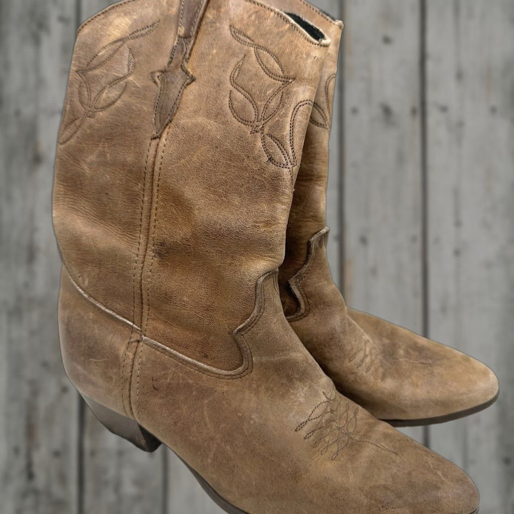 Vintage Laredo Boots Western Cowgirl Women’s Size 9 Boho Cottage Country Almond Toe Leather Chunky Heel Size US 9 / IT 39 - 1 Thumbnail