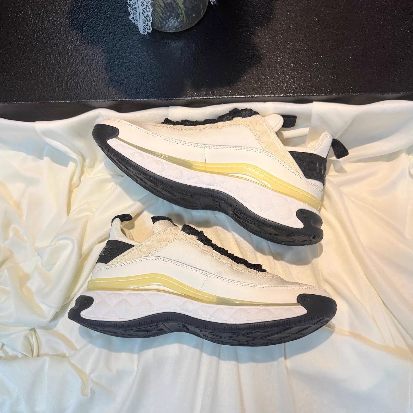 Chanel CHANEL Black White Panda CC Gold Logo Sneakers 36.5 Size US 6 / IT 36 - 4 Thumbnail