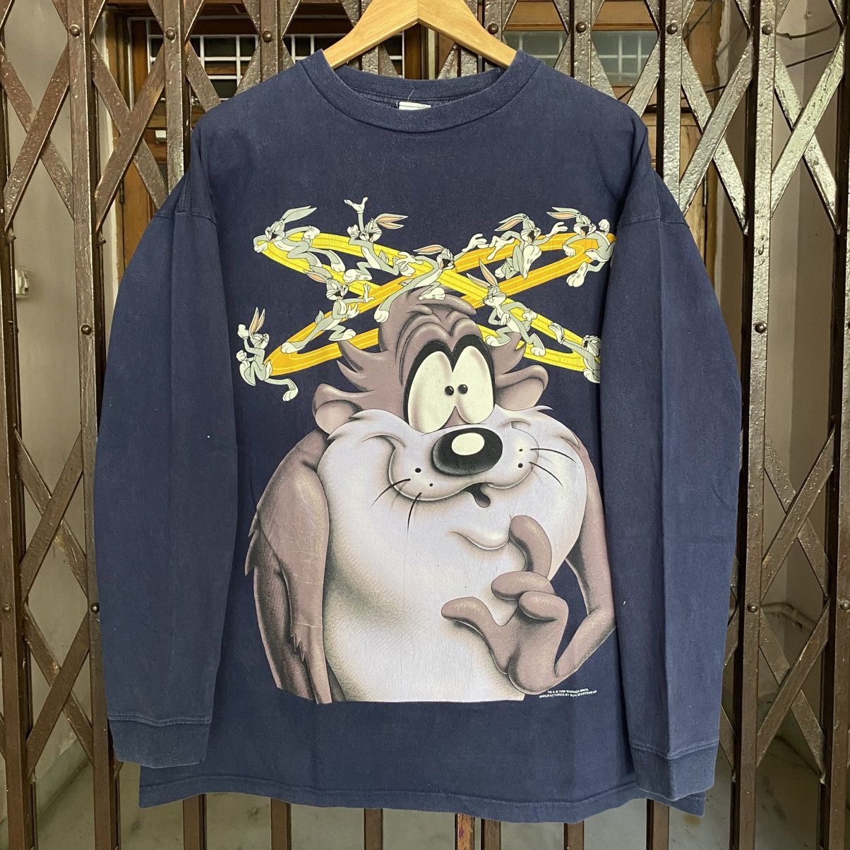 Cartoon Network doubledavintage 1996 Looney Tunes Taz & Bugs Bunny shirt Size US M / EU 48-50 / 2 - 1 Thumbnail