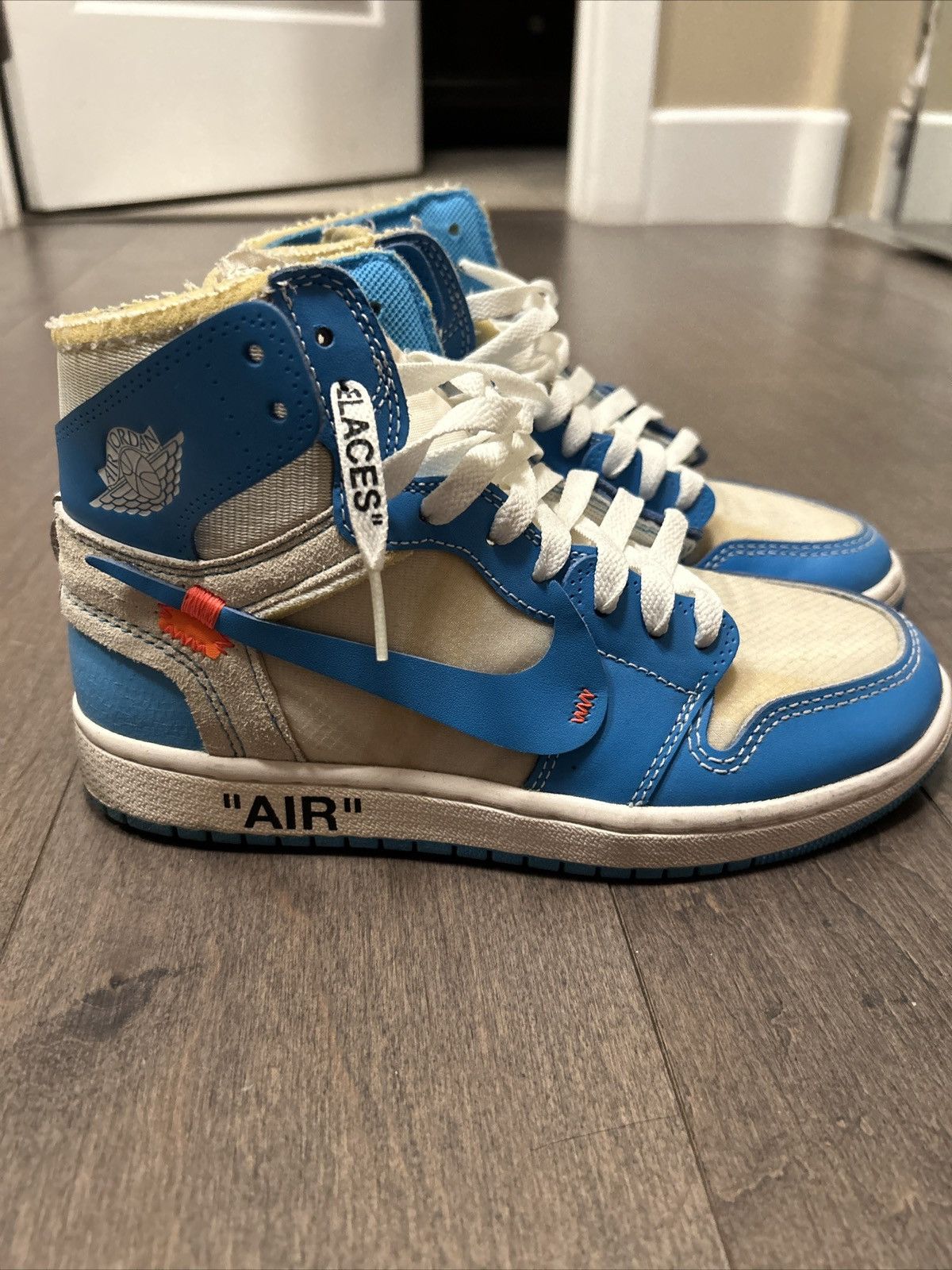 Nike × Off-White Size 6 - Jordan 1 Retro OG x Off-White High UNC Size US 6 / EU 39 - 7 Thumbnail