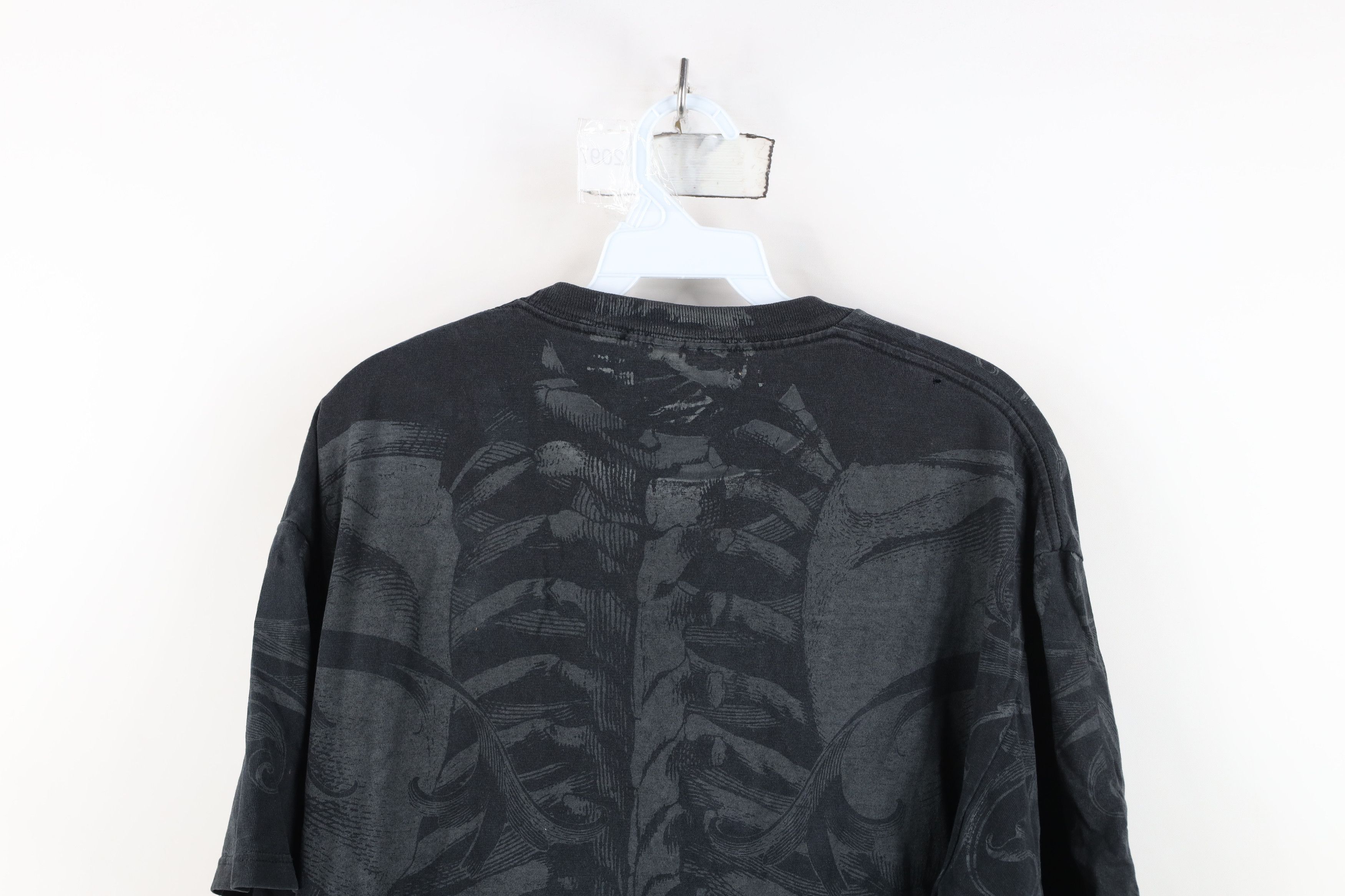 Vintage Vintage Y2K Streetwear Skull All Over Print UFC MMA T-Shirt Size US L / EU 52-54 / 3 - 13 Thumbnail
