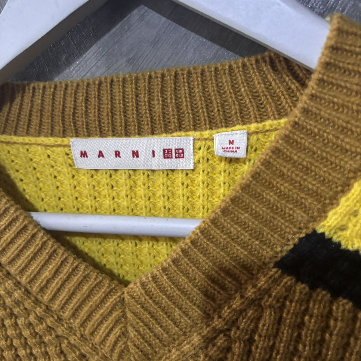 Marni × Uniqlo Marni x Uniqlo Popcorn Knitted V-Neck Sweater Size M / US 6-8 / IT 42-44 - 2 Thumbnail
