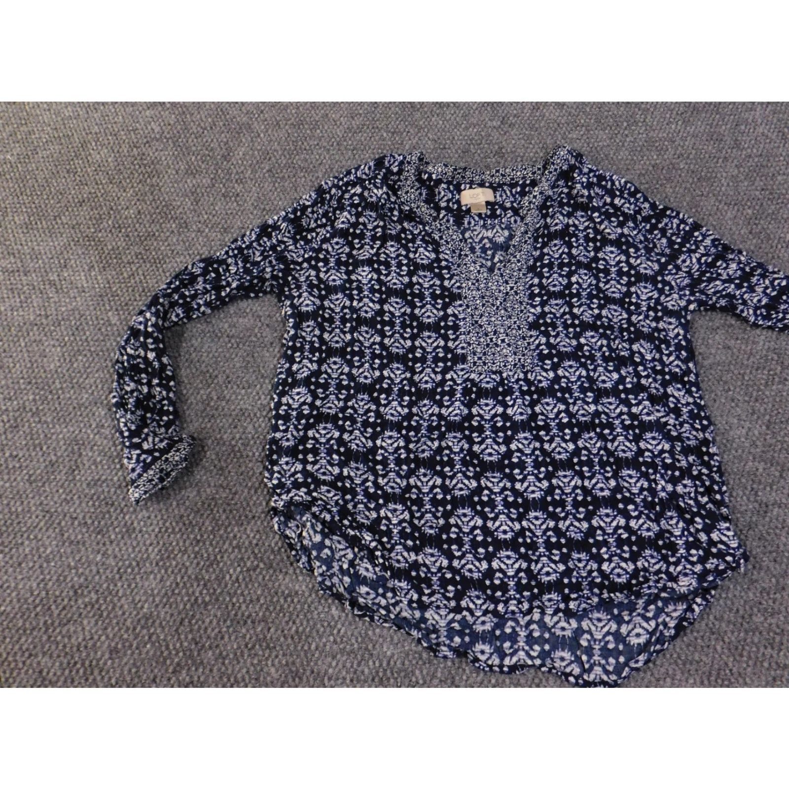 Loft LOFT Outlet Blouse Womens Large Navy Blue Ikat Print Split V-Neck Long Sleeve Blouse Womens L Navy Ikat Print V-Neck Long Sleeve Size L / US 10 / IT 46 - 4 Thumbnail