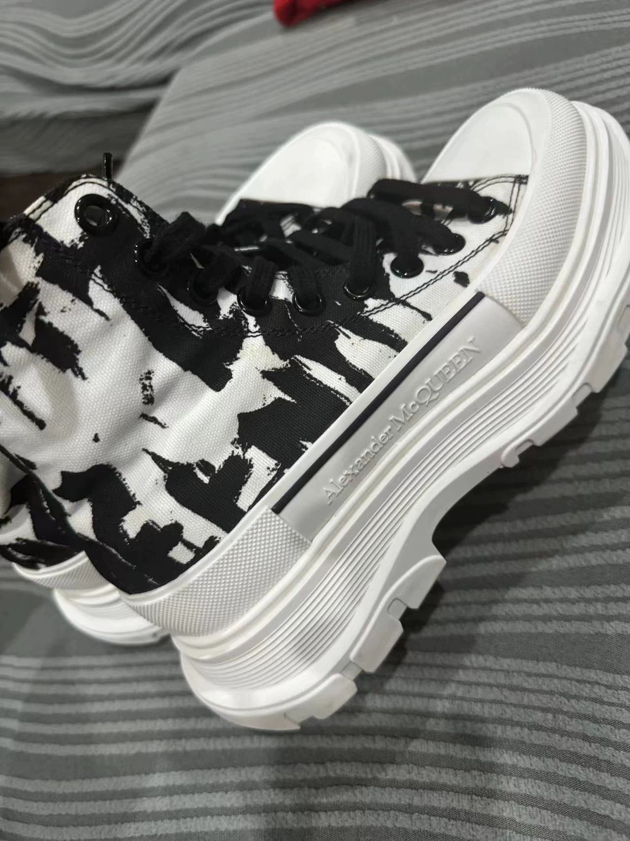 Alexander McQueen Alexander McQueen Canvas Sneaker 37 Authentic Size US 6.5 / IT 36.5 - 2 Thumbnail