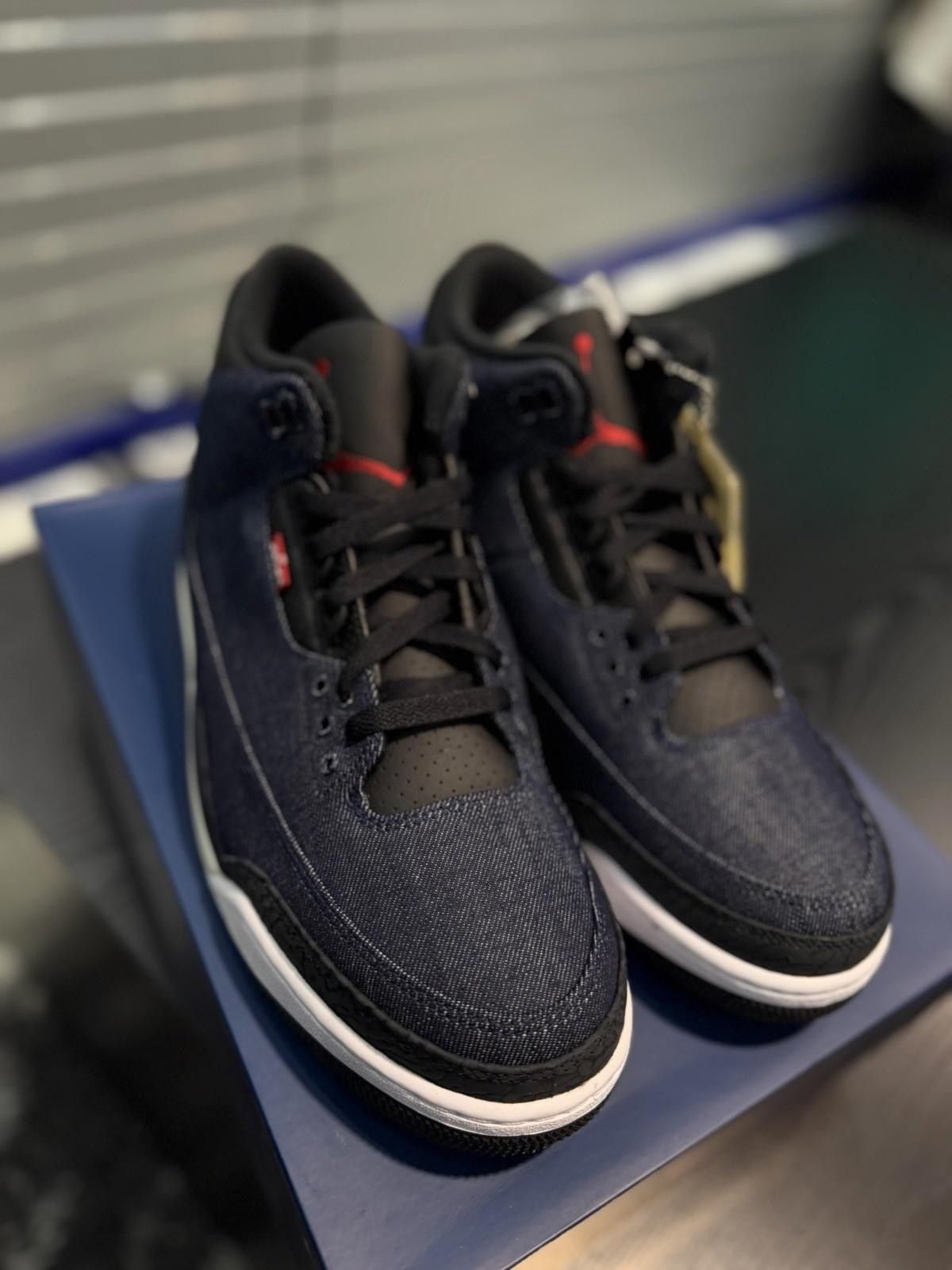 Jordan Brand Levi's x Air Jordan 3 Retro Men's Size 13 Indigo Denim NEW Size US 13 / EU 46 - 6 Thumbnail
