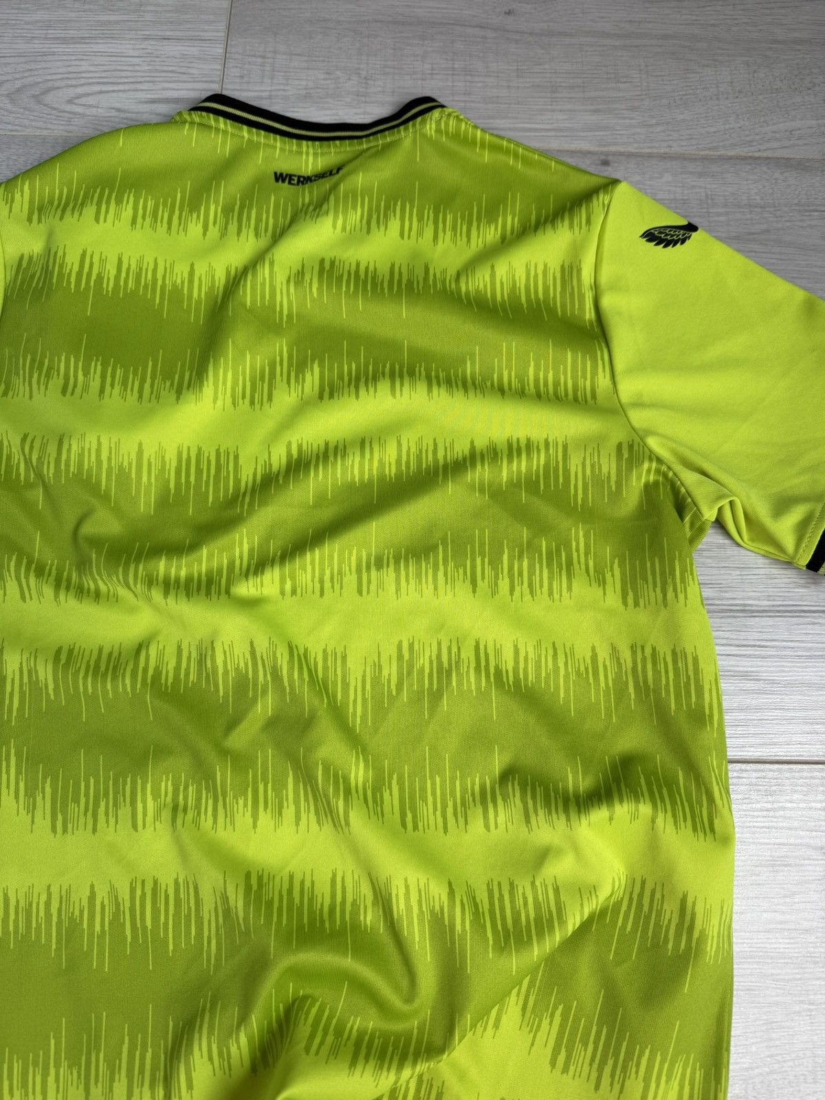 Castore 2022/23 Bayer Leverkusen Third Jersey Castore Barmenia shirt Size US M / EU 48-50 / 2 - 5 Thumbnail