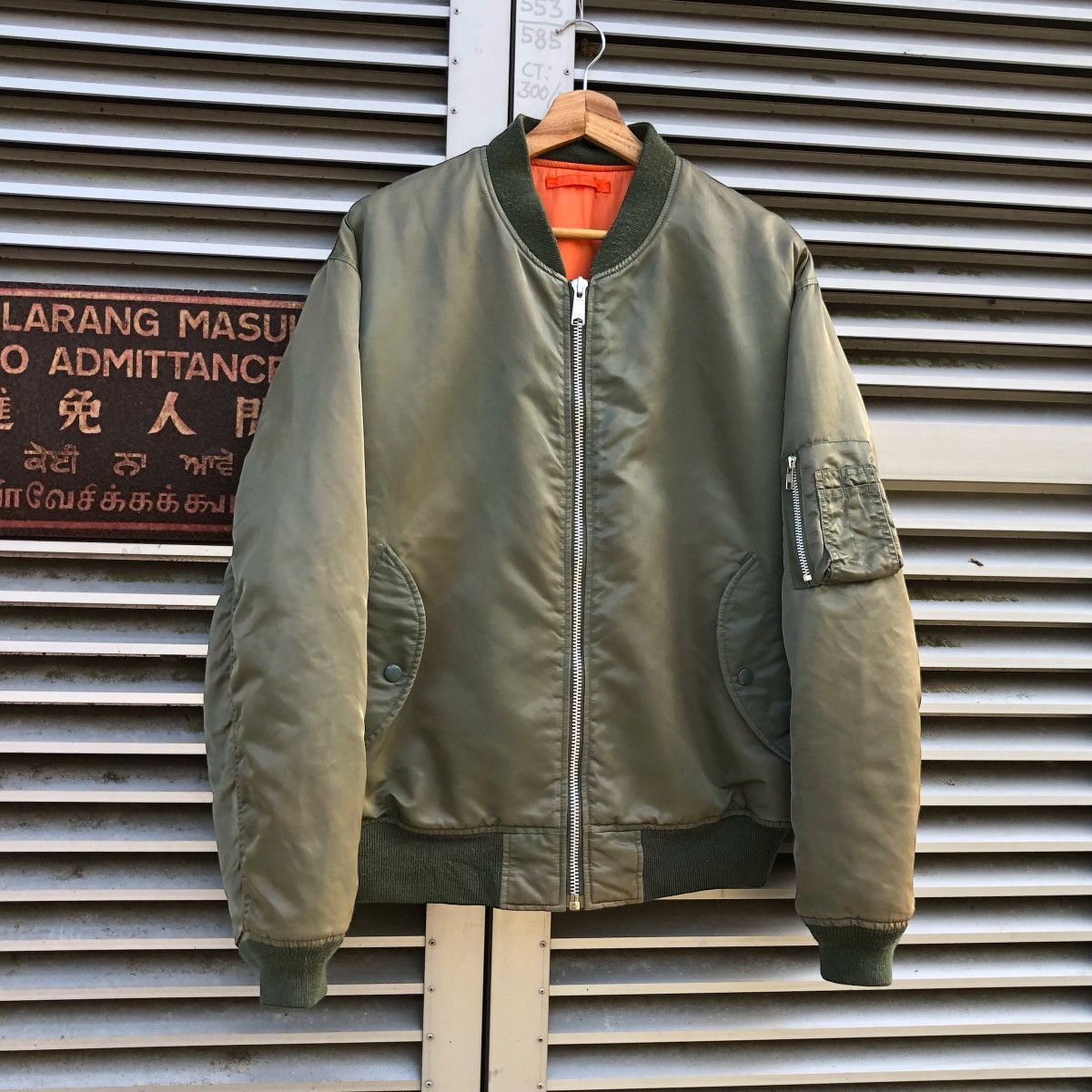Vintage Vintage 90s Uniqlo Sun Faded Ma-1 Bomber Jacket Size US XL / EU 56 / 4 - 3 Thumbnail