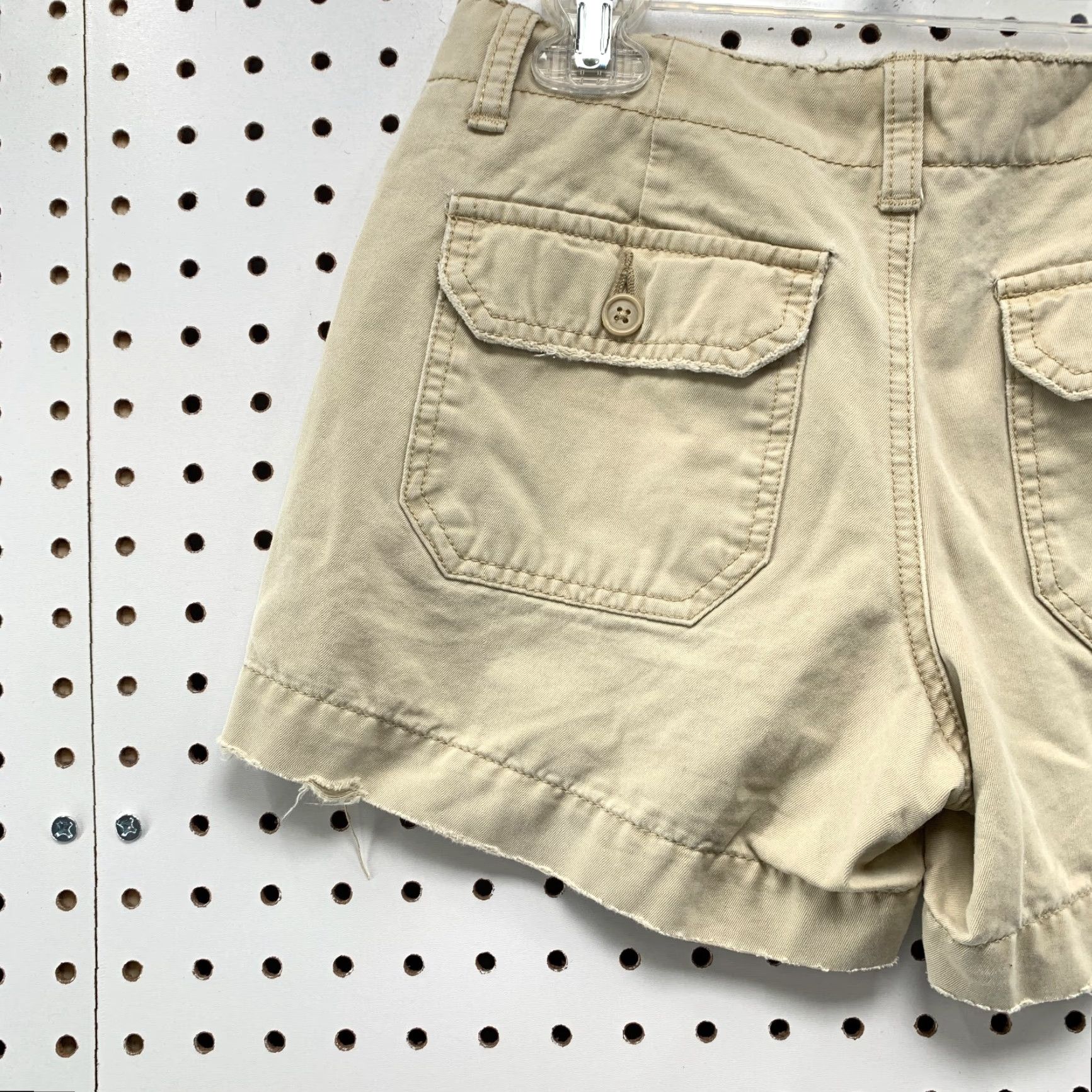 Old Navy Old Navy Khaki Shorts Womens Size 2 Fits 28x4 Rear Flap Pockets Shirt (Beige) Size 26" / US 2 / IT 38 - 7 Thumbnail