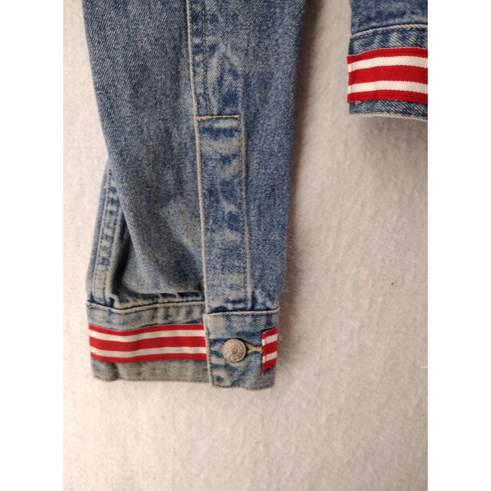Tommy Hilfiger VTG Tommy Hilfiger Denim Jacket Girls XL Embroidered Collar Denim Jacket Girls XL Embroidered Collar Size XL / US 12-14 / IT 48-50 - 2 Thumbnail