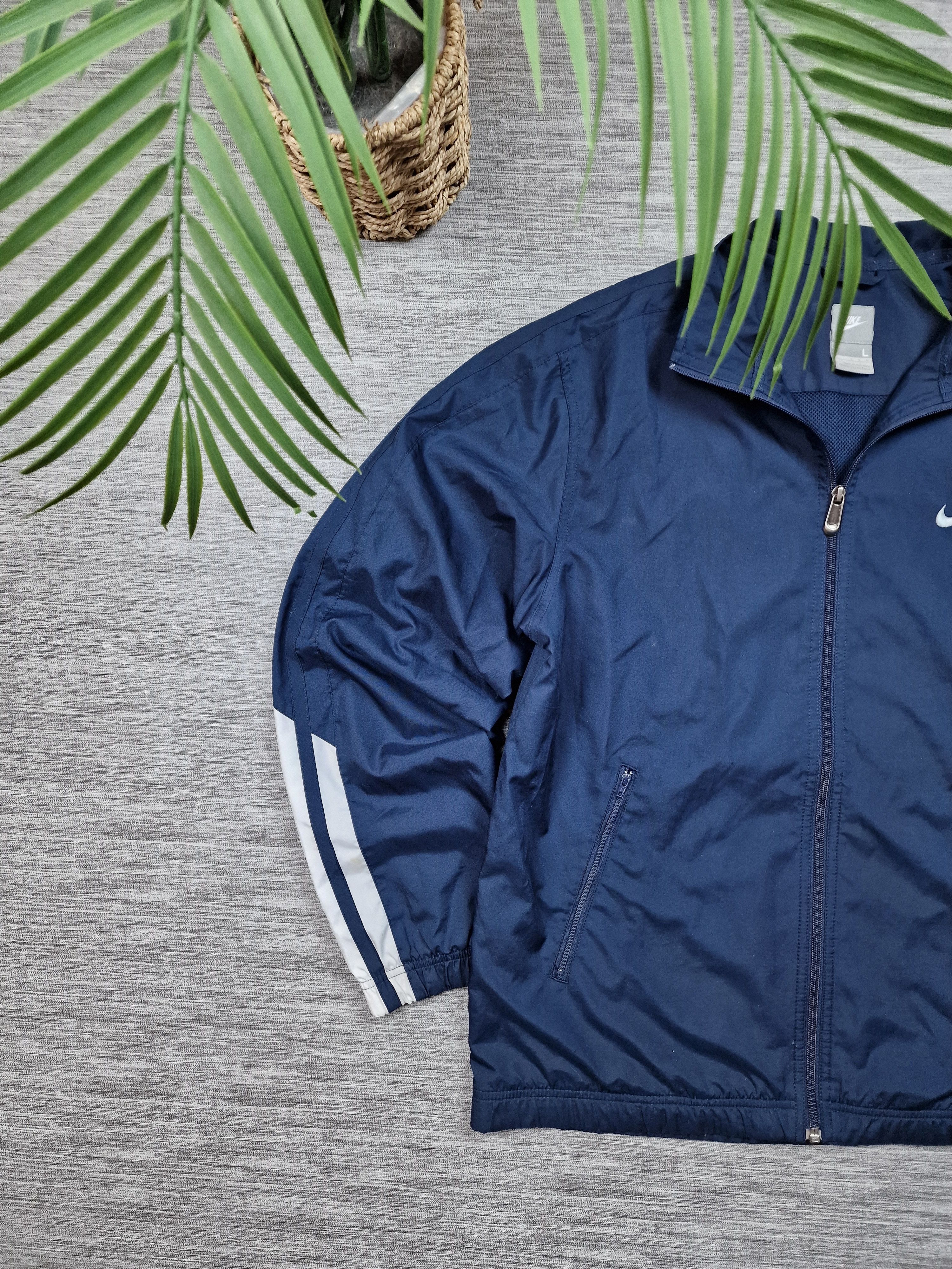 Nike Vintage Nike Windbreaker Y2K 90’s Size US L / EU 52-54 / 3 - 2 Thumbnail