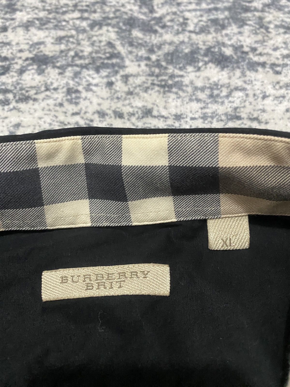 Burberry Burberry luxury shirt button up with pattern on cufs Size US XL / EU 56 / 4 - 2 Thumbnail