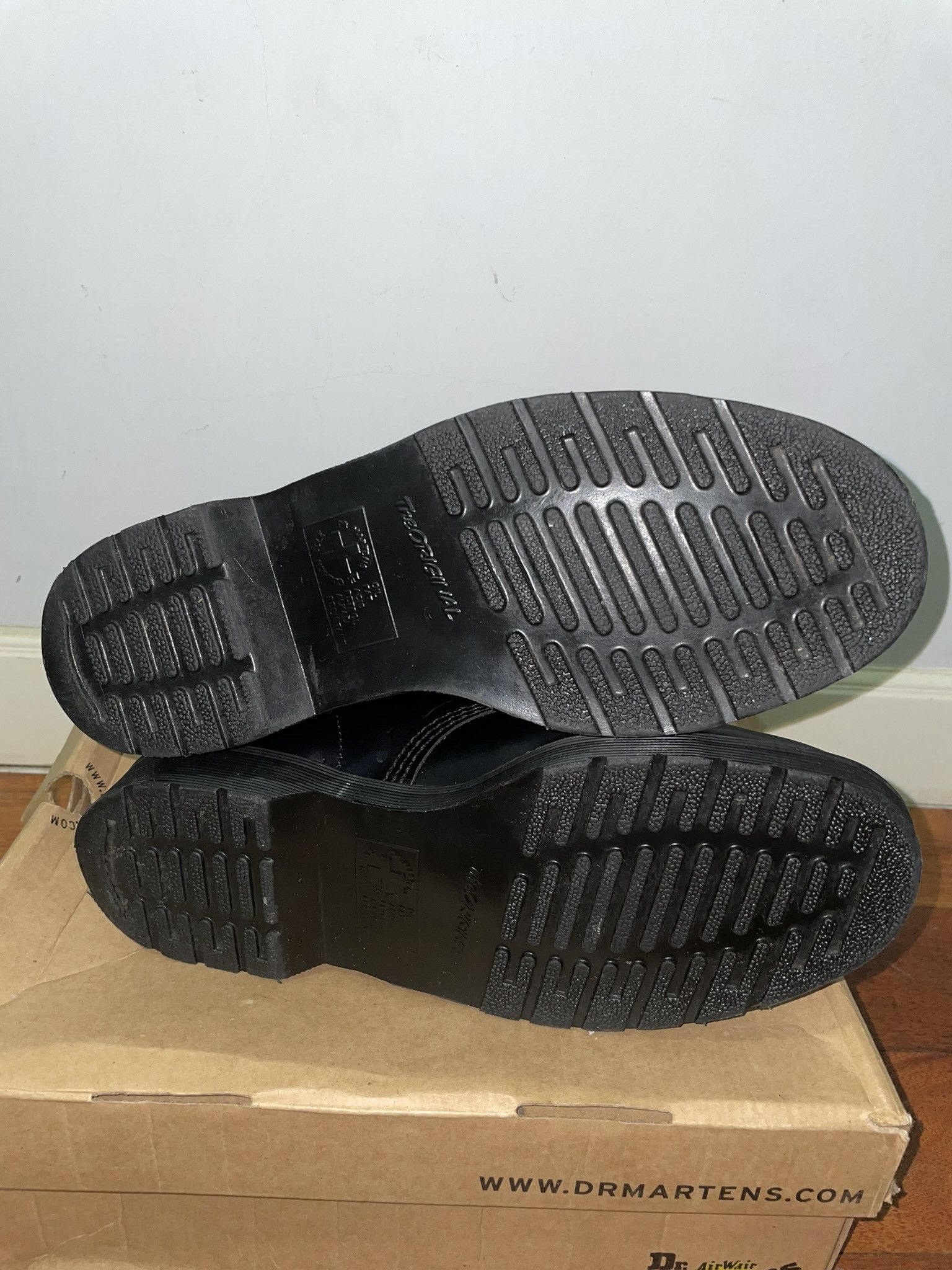 Dr. Martens Dr Martens 1460 Mono Size US 9 / EU 42 - 8 Thumbnail