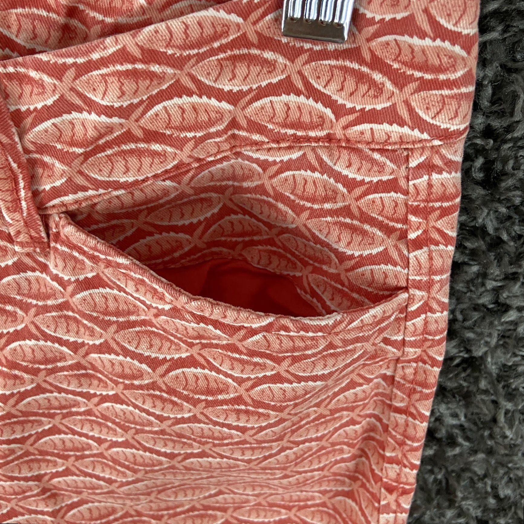 Old Navy OLD NAVY Pixie Pants Chino Women’s 6 Regular Pink Fish Pattern Pockets Size 28" / US 6 / IT 42 - 4 Thumbnail