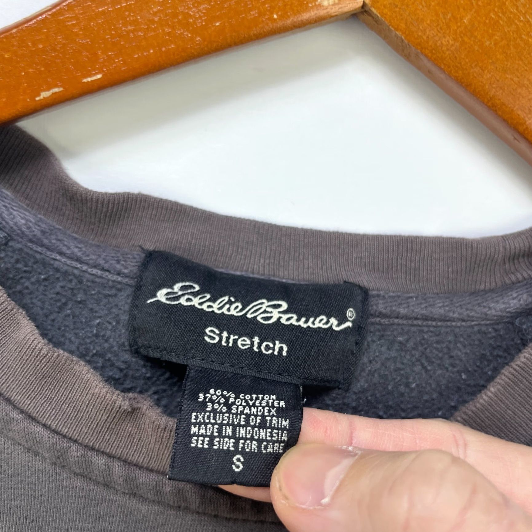 Eddie Bauer VINTAGE Sun Faded Blank Gray Black Raglan Sweatshirt S Gray 90s USA Eddie Bauer Sweatshirt Mens Size US S / EU 44-46 / 1 - 4 Thumbnail