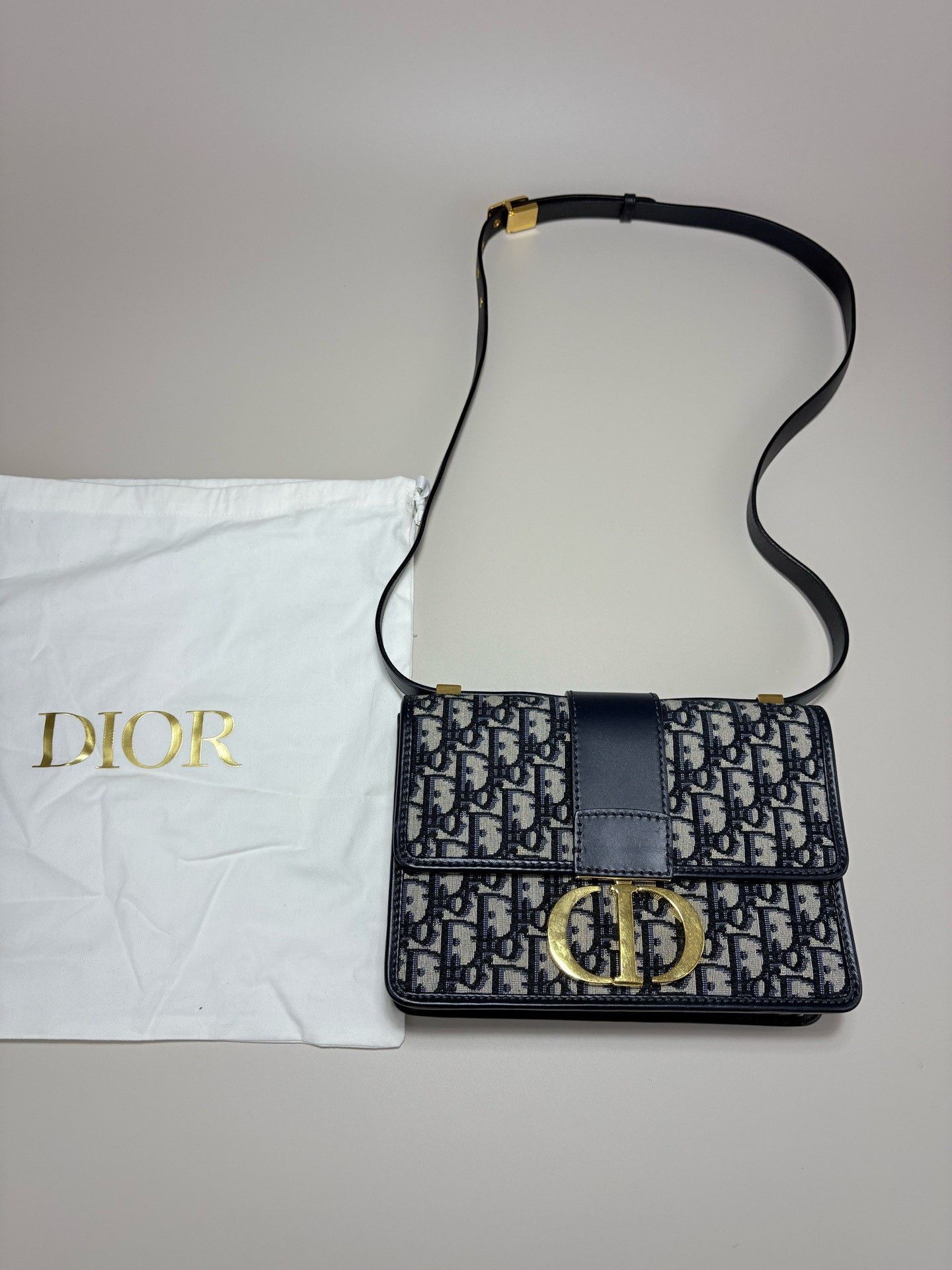 Dior Dior Montaigne 30 Shoulder Bag Size ONE SIZE - 1 Thumbnail