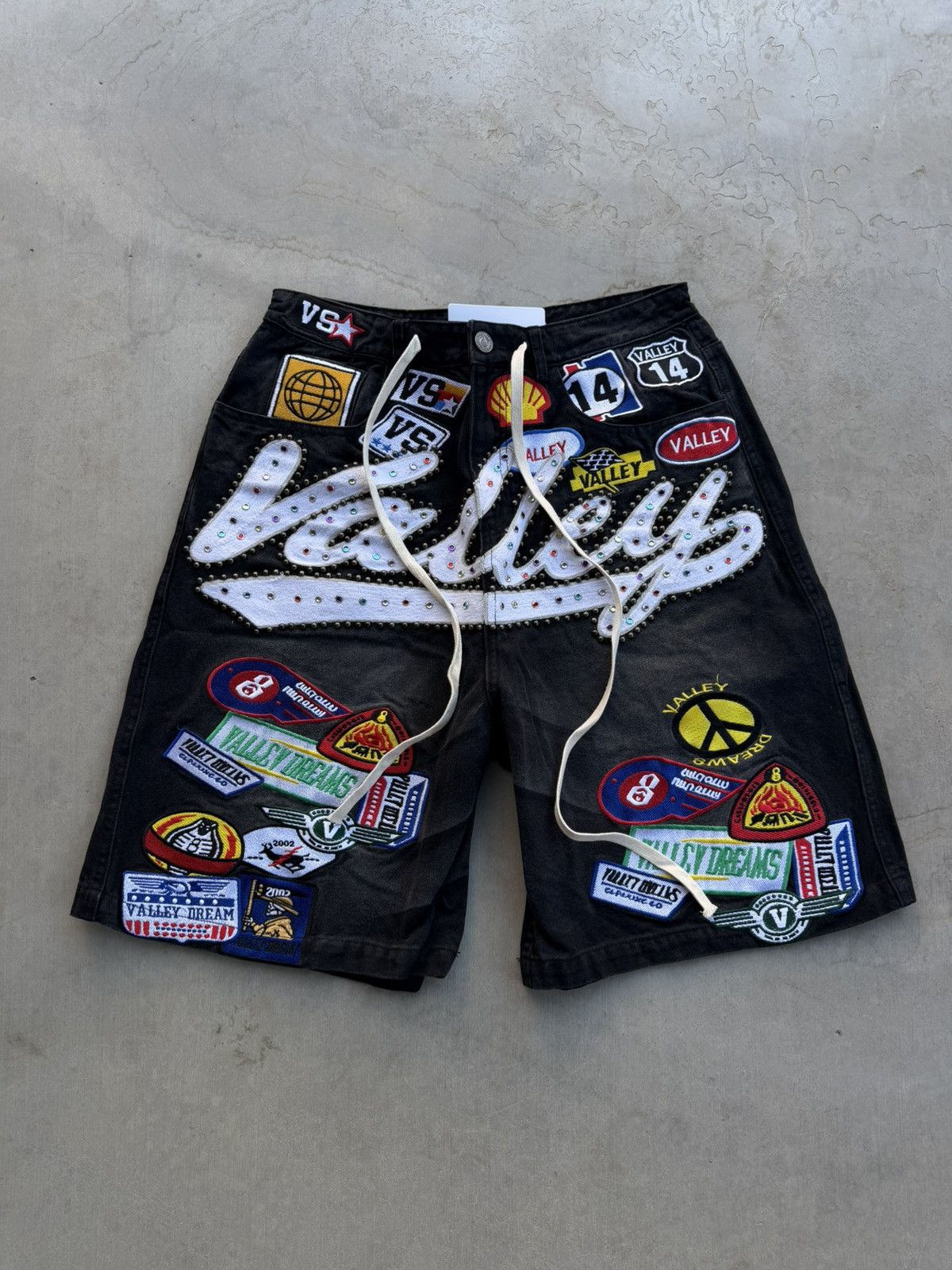 Vale Vale Forever Black 1980s Patchwork Jorts – Black – New 36 Size US 36 / EU 52 - 1 Thumbnail