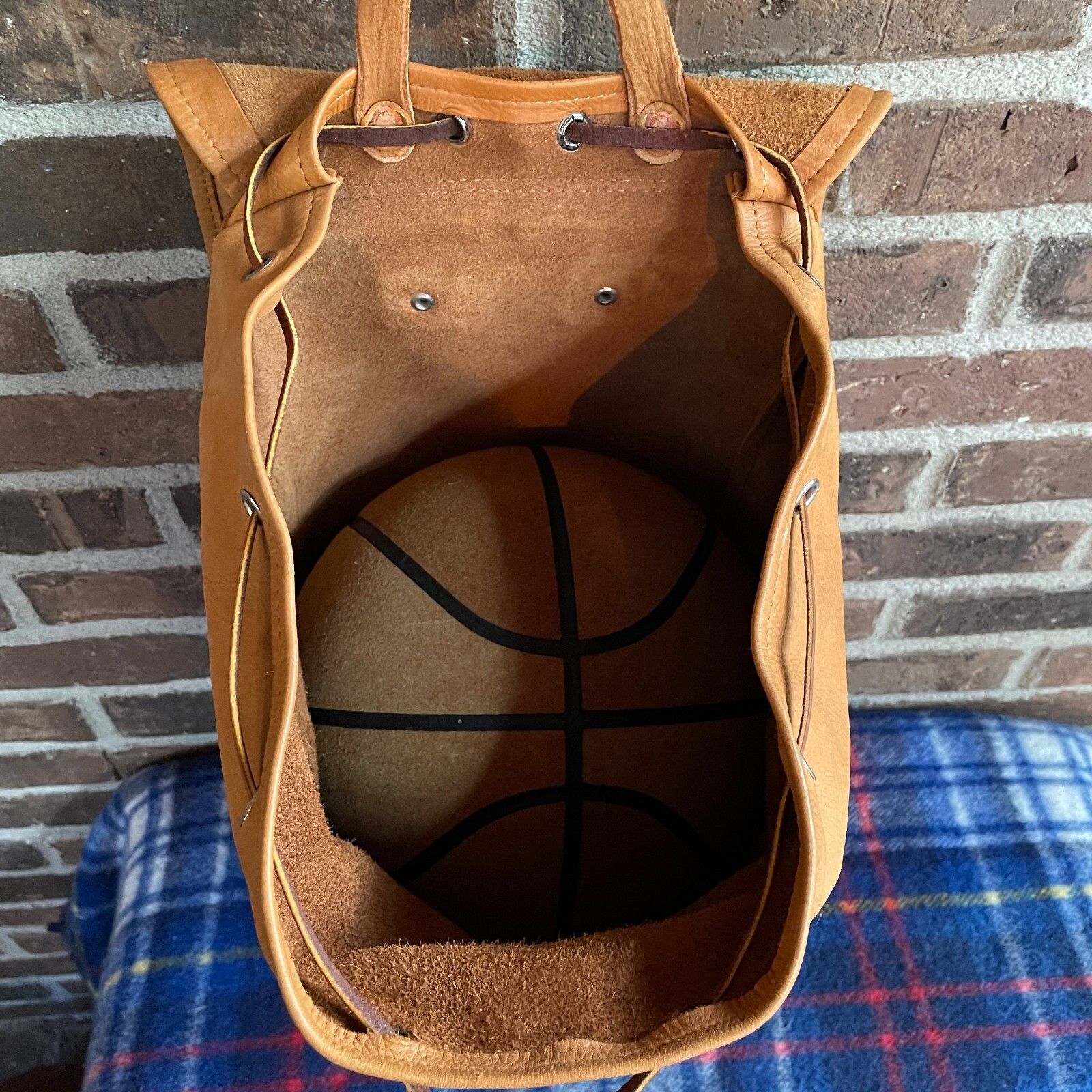 Other RARE 1970s REINDEER HIDE LEATHER BACKPACK RUCKSACK R$1398 Size ONE SIZE - 4 Thumbnail