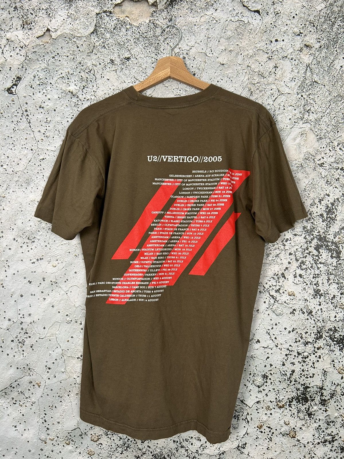 Band Tees U2 Vertigo 2005 Tour Tees Rock Band Vintage Rare Size US L / EU 52-54 / 3 - 4 Thumbnail