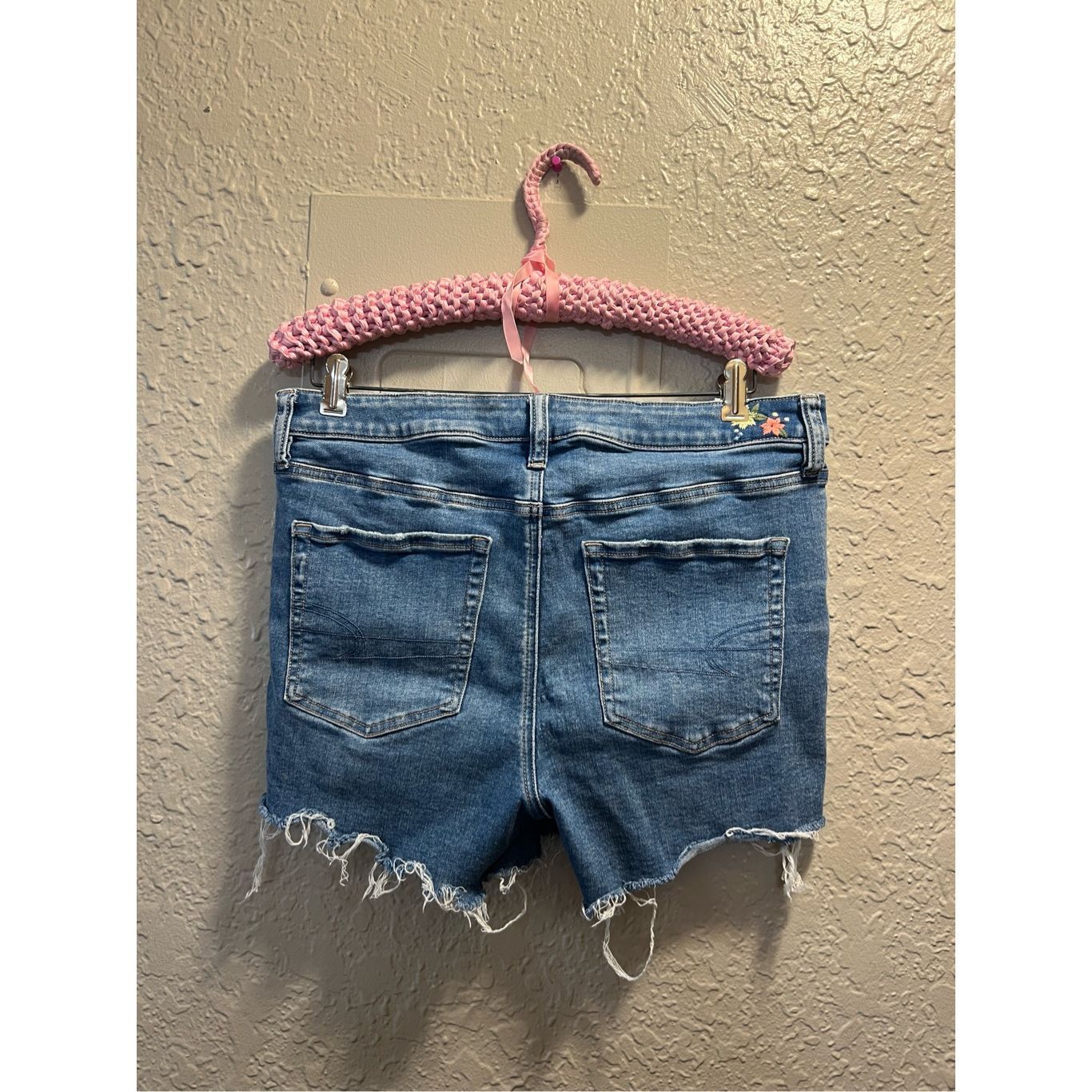 American Eagle Outfitters American Eagle Next Level Stretch Distressed Midi Shorts Wom Size 34" / US 12 / IT 48 - 7 Thumbnail