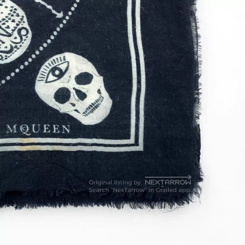 Alexander McQueen Alexander Mcqueen Black skull printed cashmere tassel scar Size ONE SIZE - 4 Thumbnail