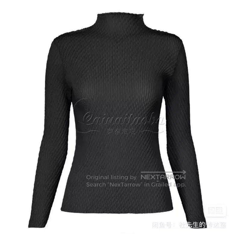 Issey Miyake Issey Miyake Small Fish Scale Long Sleeve Base Top, Black Size S / US 4 / IT 40 - 1 Thumbnail