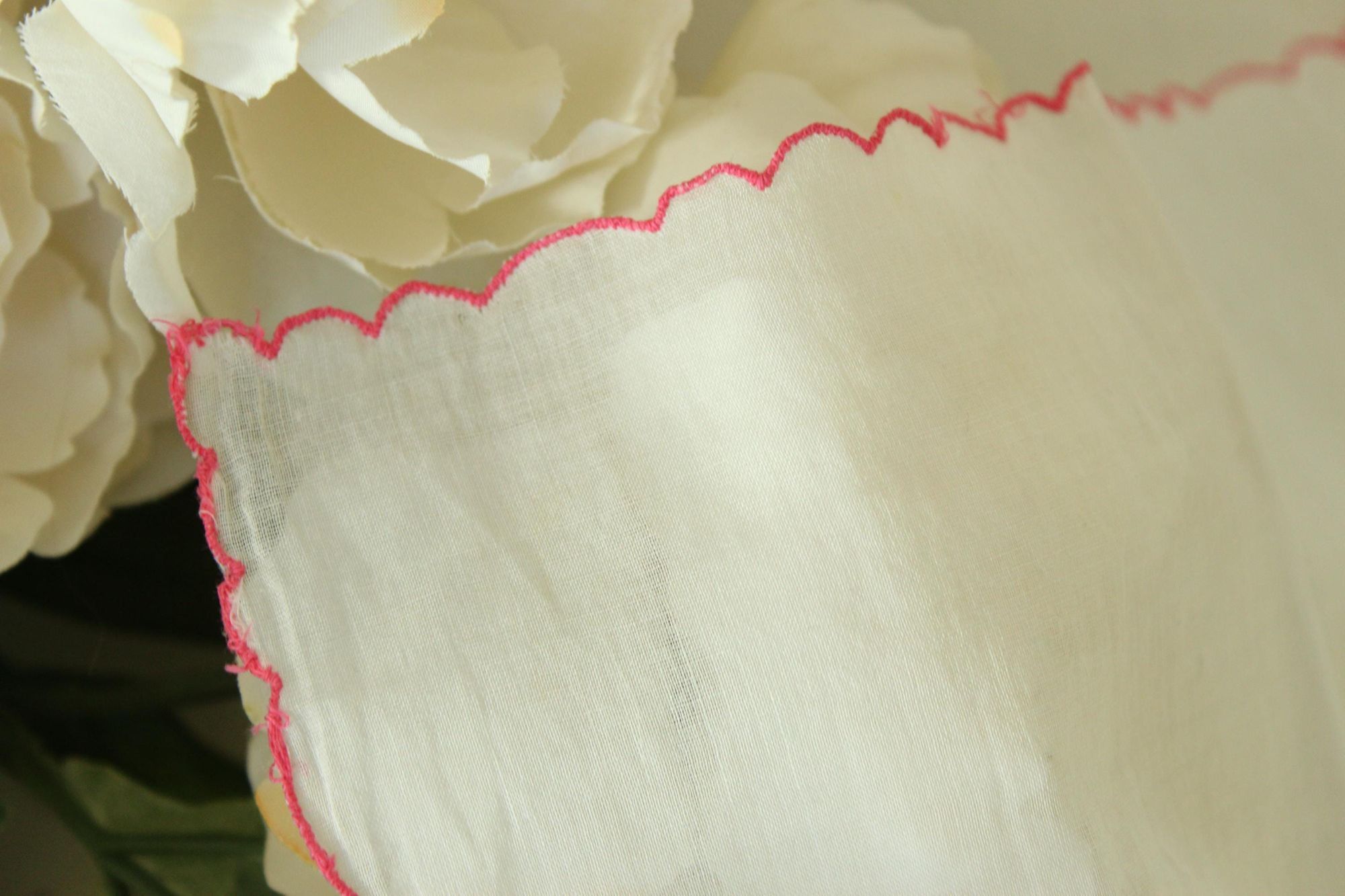 Vintage Vintage White Handkerchief, Embroidered Flower Cotton Hankie Size ONE SIZE - 6 Thumbnail