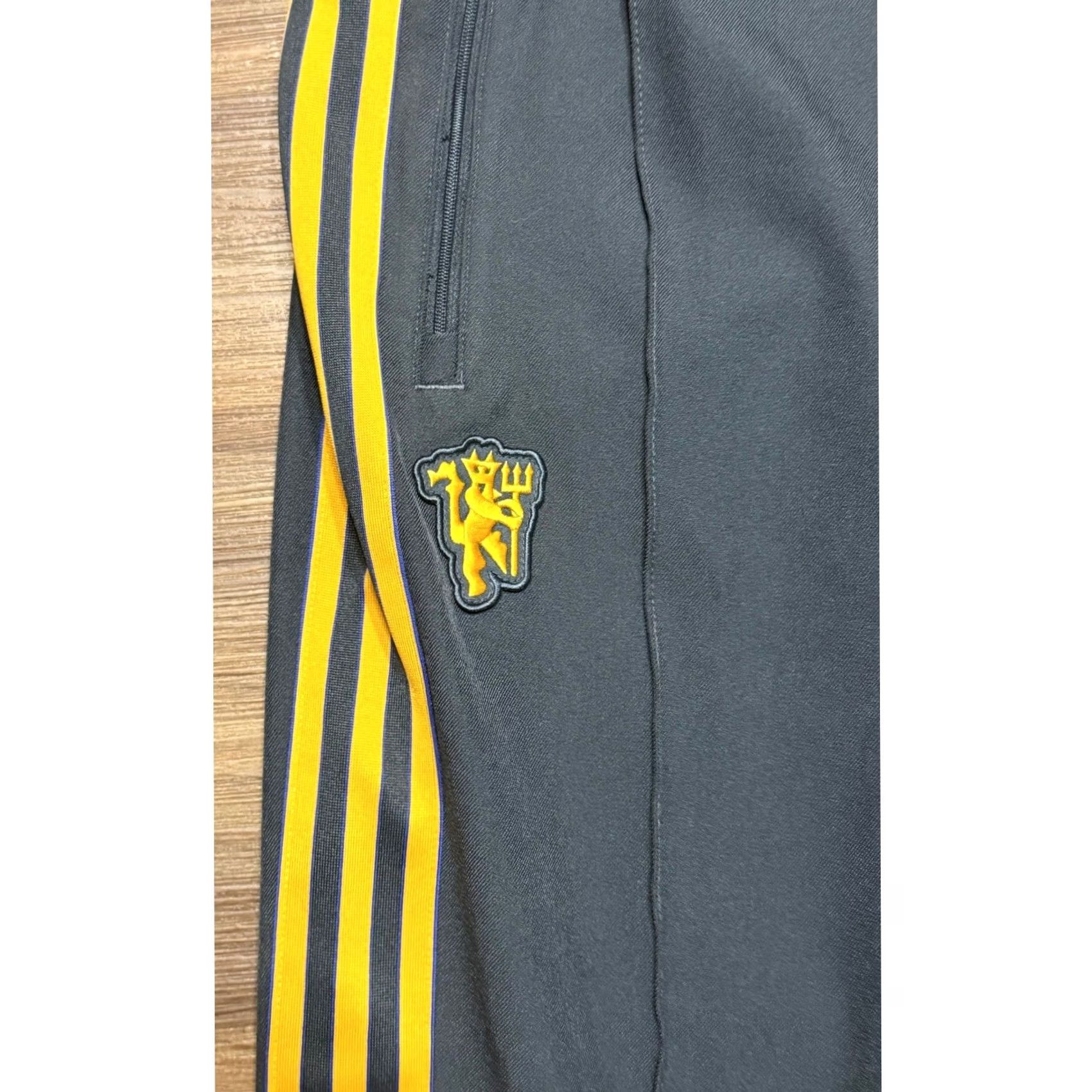 Adidas Adidas Manchester United Icon Track Pants Mens Sz M Grey Yellow (JN2815) Size US 31 - 3 Thumbnail