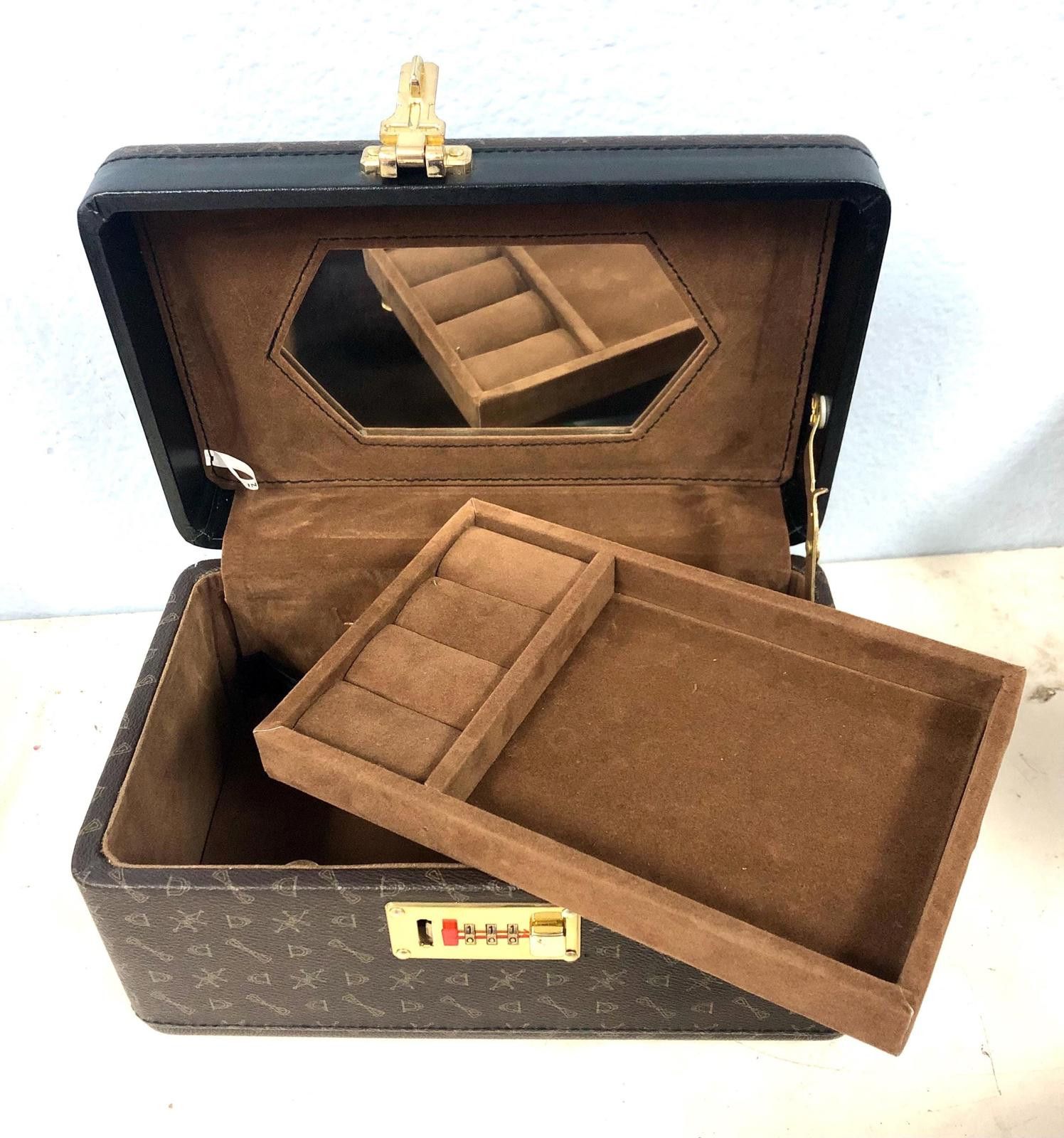 Designer Jewelry Toiletry Makeup Briefcase Carrying Bag Brown Size ONE SIZE - 3 Thumbnail