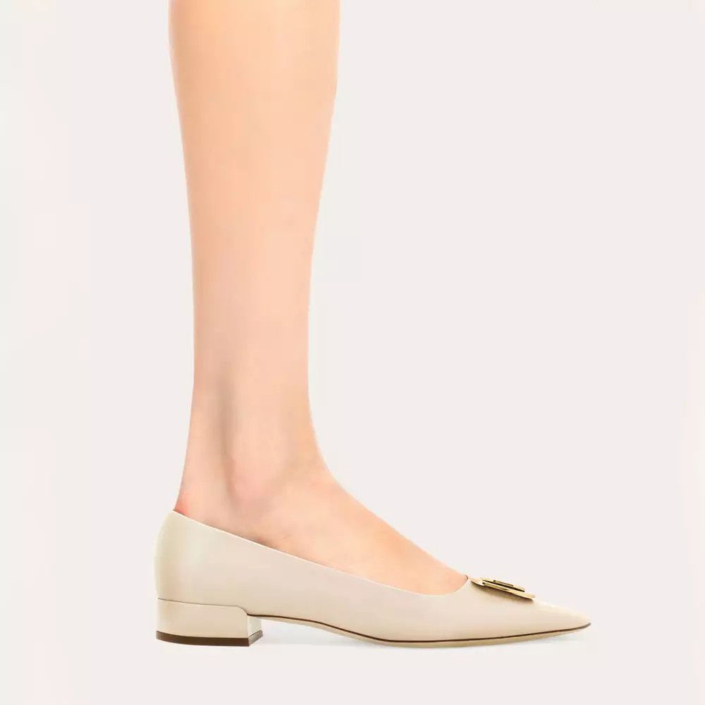 Salvatore Ferragamo o1s1rm0126 Venera 20 Vara Plate Pumps in Cream Size US 7 / IT 37 - 3 Thumbnail