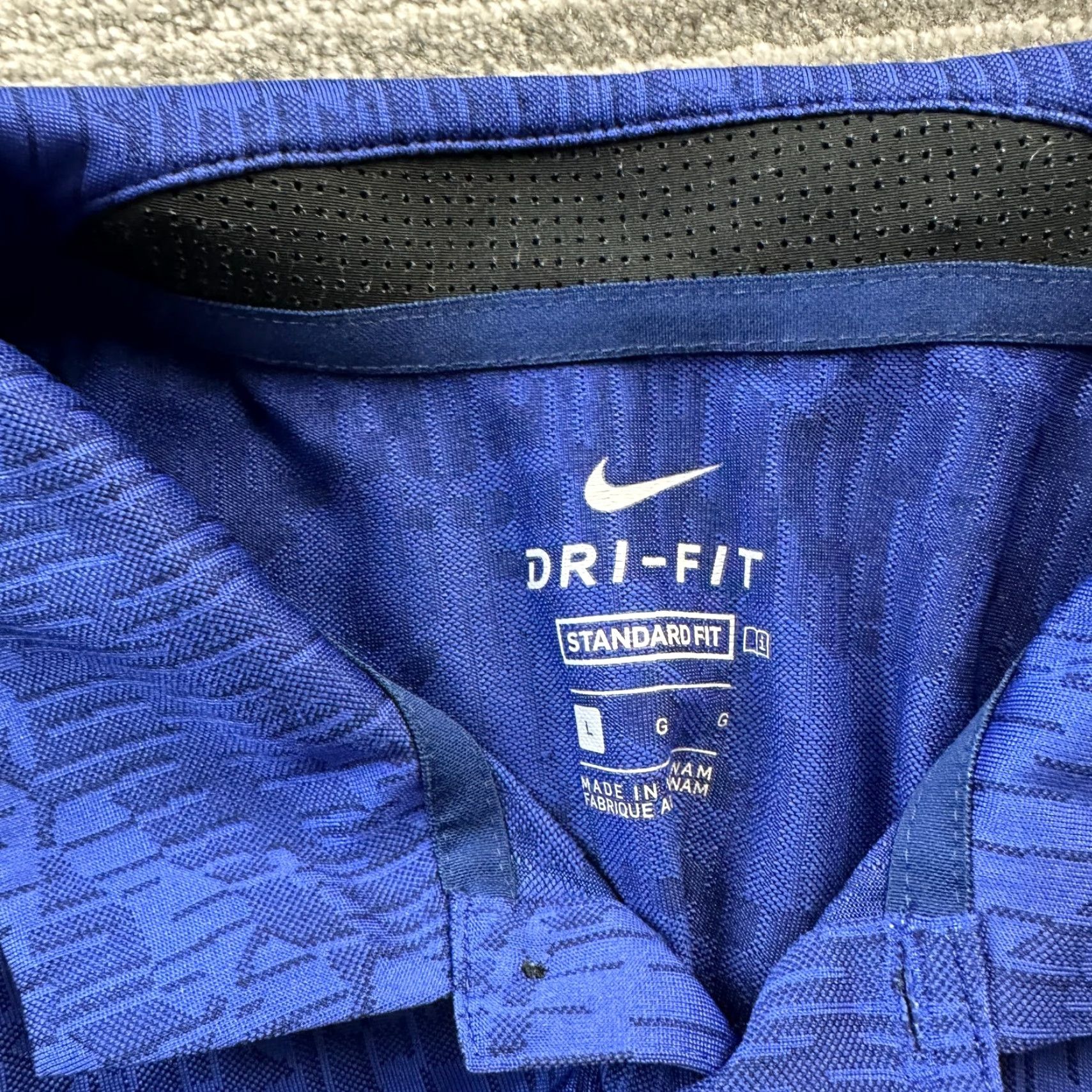 Nike Nike Polo Shirt Mens Large Blue Camouflage All Over Print Dri Fit Golf Tour Size US L / EU 52-54 / 3 - 6 Thumbnail