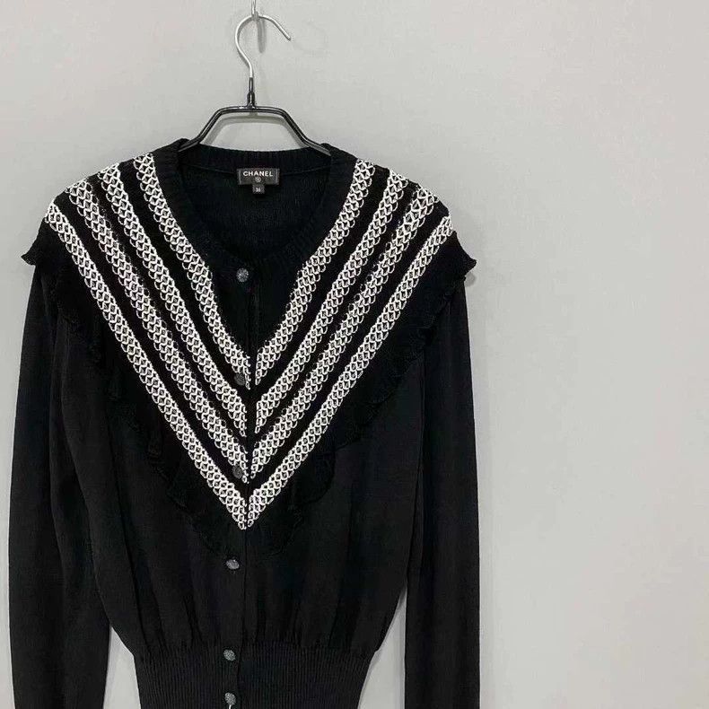 Chanel Chanel Black Cardigan with Chain Detail -2505 Size US M / EU 48-50 / 2 - 2 Thumbnail