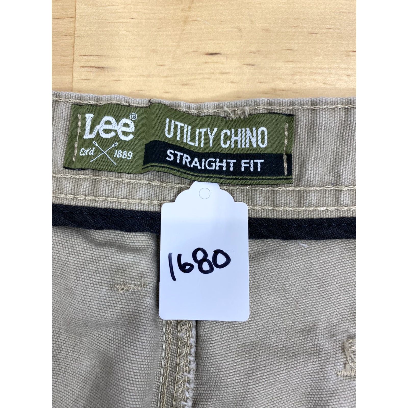 Lee Lee Shorts Chino Straight Fit Mens Beige 40 Regular Flat Front Button Cotton 40 in Waist Size US 40 / EU 56 - 3 Thumbnail