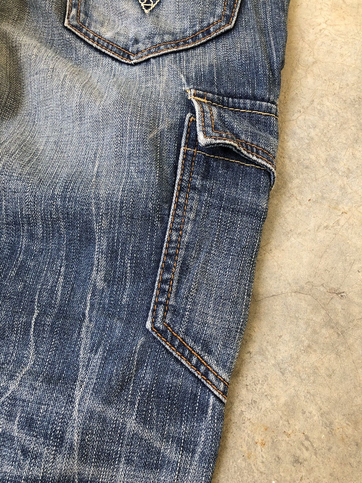 Le Grande Bleu (L.G.B.) Levis JAPAN With Side Pocket Flare Distressed Denim Size US 32 / EU 48 - 16 Thumbnail