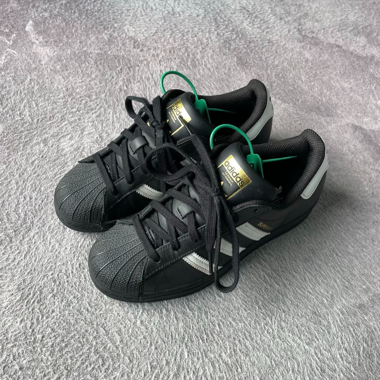 Adidas Adidas Black Lowtop Sneakers 36 Men Size US 5 / EU 37 - 1 Thumbnail