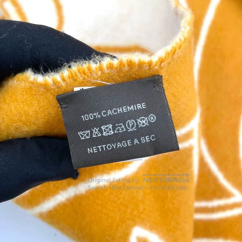 Hermes Hermes Horsehead Cashmere Scarf with Contrasting Color Emb Size ONE SIZE - 6 Thumbnail