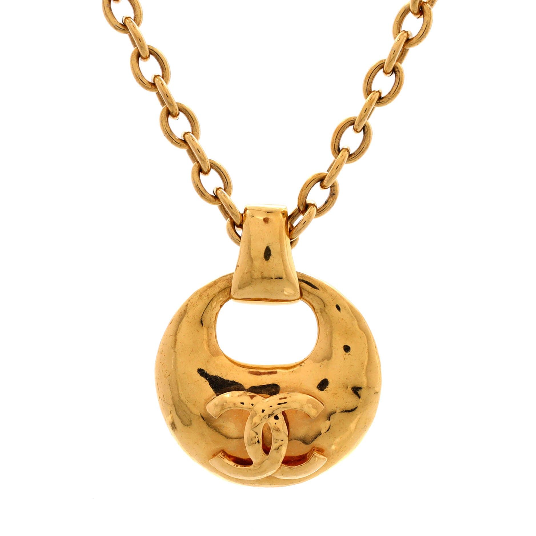Chanel Vintage CC Round Cut-Out Pendant Necklace Size ONE SIZE - 1 Thumbnail