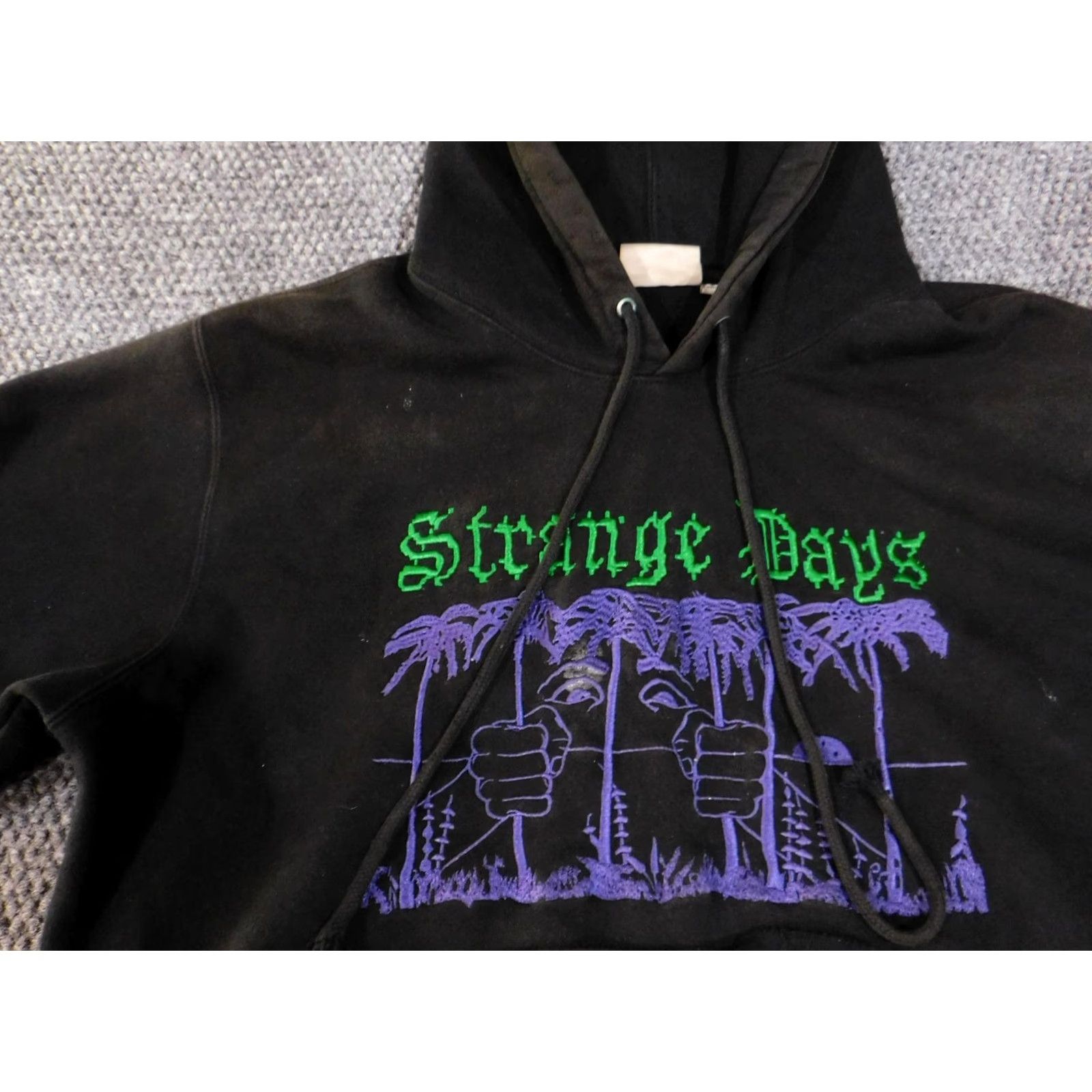 Obey VINTAGE Obey Strange Days Hoodie Mens Small Black Pullover Graphic Sweatshirt Distressed Size US S / EU 44-46 / 1 - 7 Thumbnail