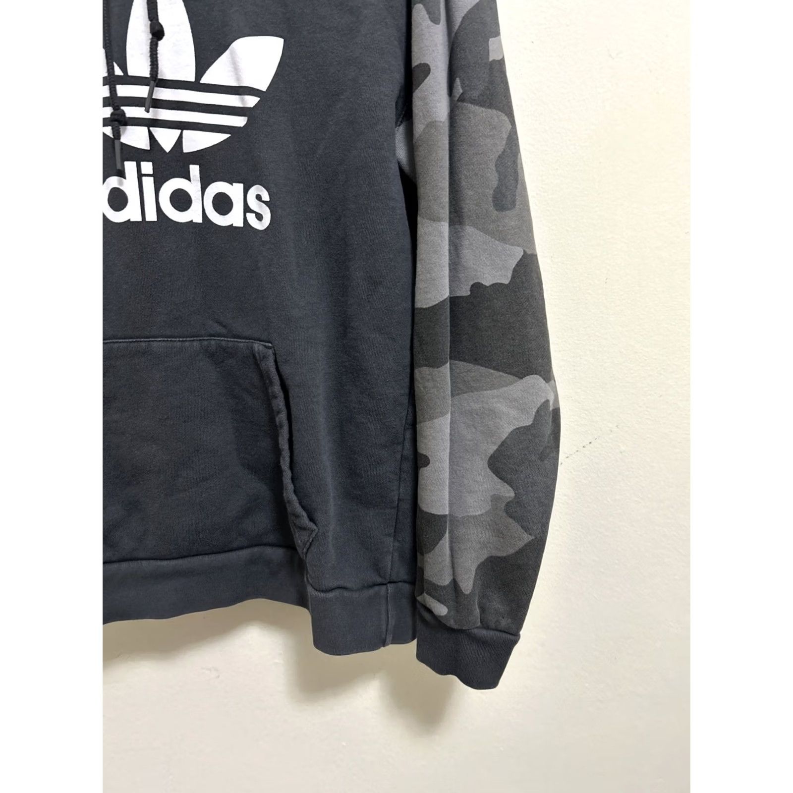 Adidas Adidas Originals Trefoil Hoodie Mens S Black Camouflage Pullover Sweatshirt Size US S / EU 44-46 / 1 - 7 Thumbnail