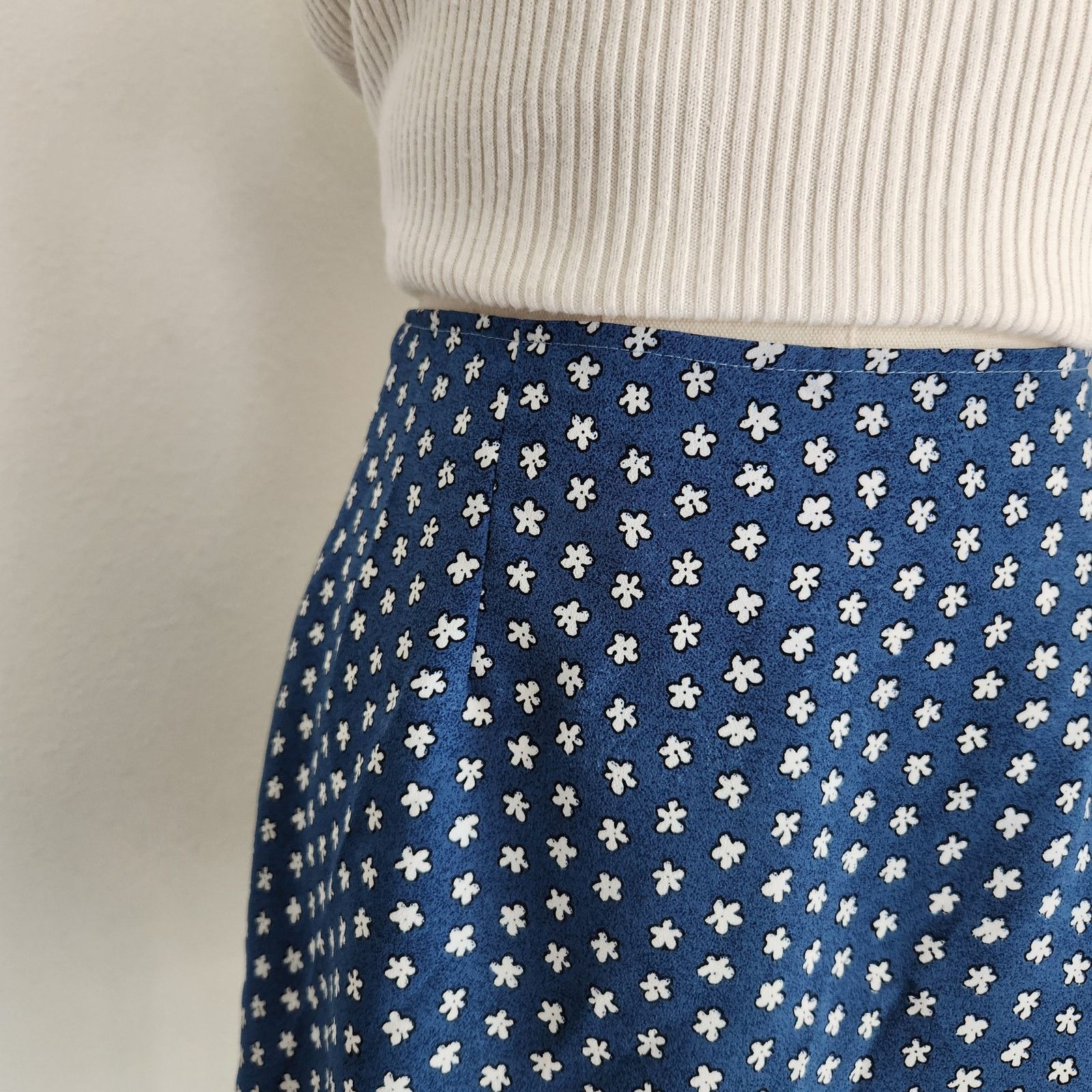 Vintage Vintage 90s Blue Floral Mini Skirt XS Size 26" / US 2 / IT 38 - 3 Thumbnail
