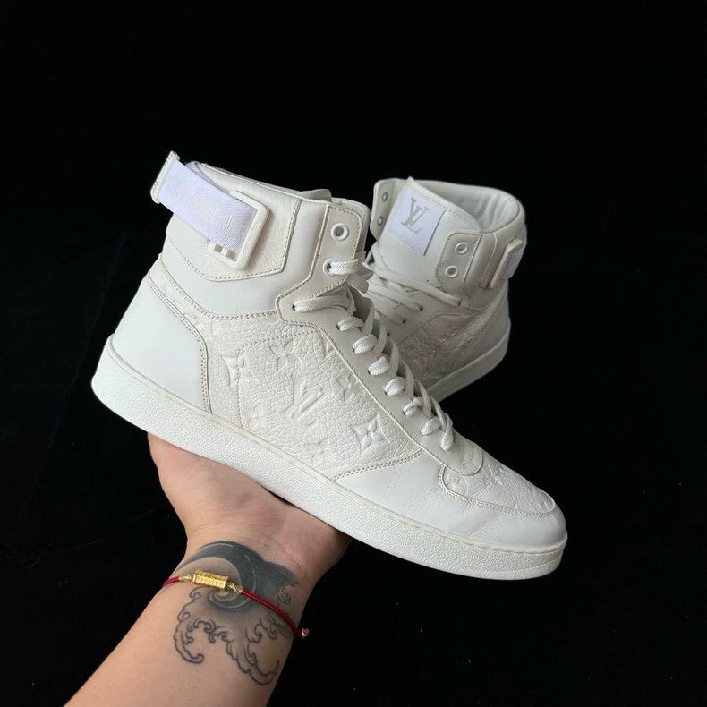 Louis Vuitton Louis Vuitton Pure white high-top board shoes Size US 9.5 / EU 42-43 - 9 Thumbnail