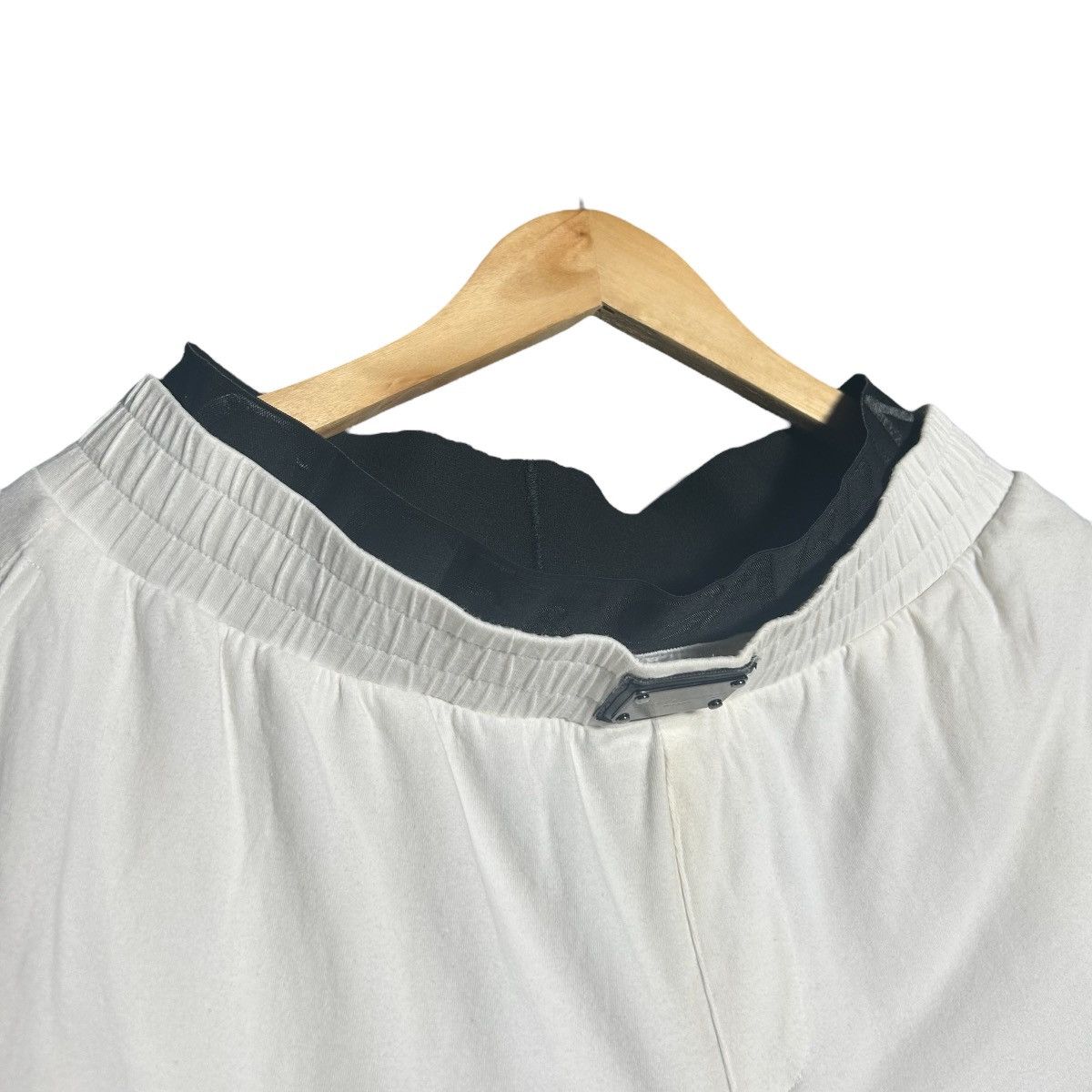 Dolce & Gabbana Dolce and Gabbana Big Logo Shorts Size US 26 / EU 42 - 4 Thumbnail