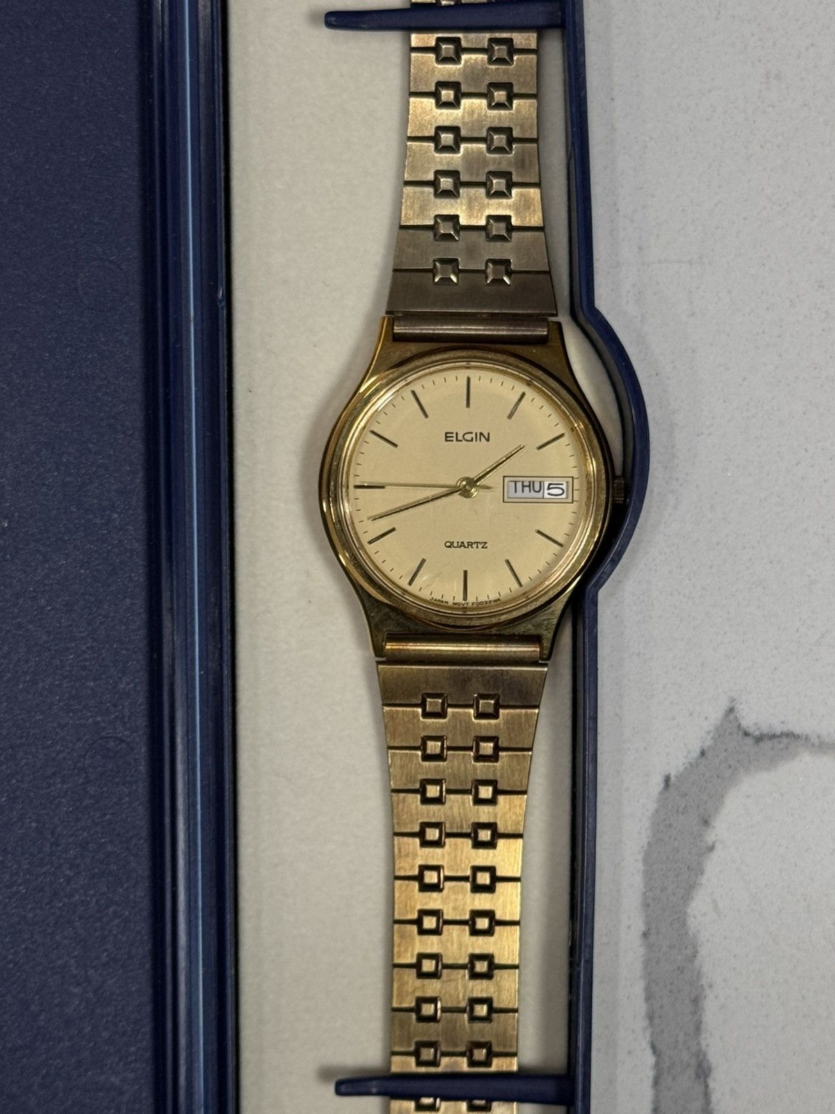 Other Vintage Elgin Day/Date Gold Tone Quartz Watch Size 34 - 5 Thumbnail