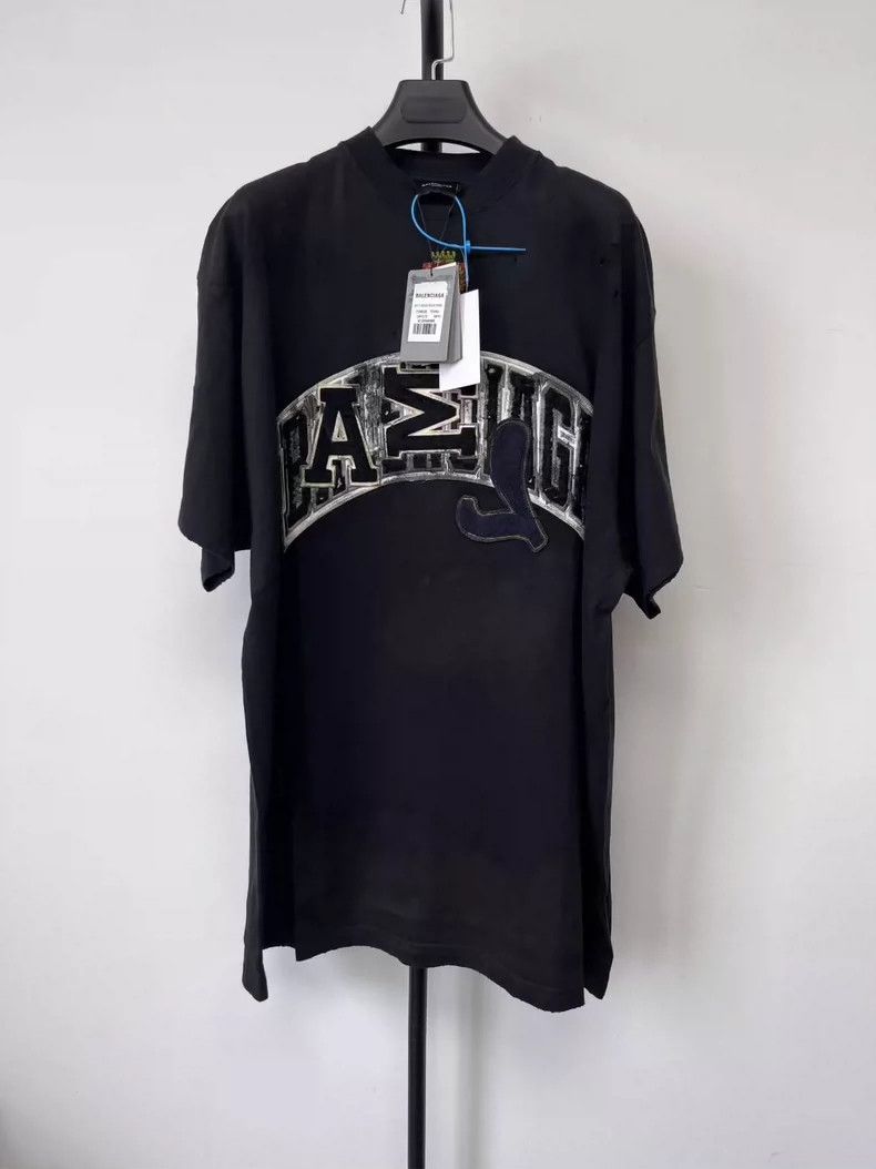 Balenciaga Balenciaga Letter Embroidered Badge Crew Neck Short Sleeve Size US M / EU 48-50 / 2 - 1 Thumbnail