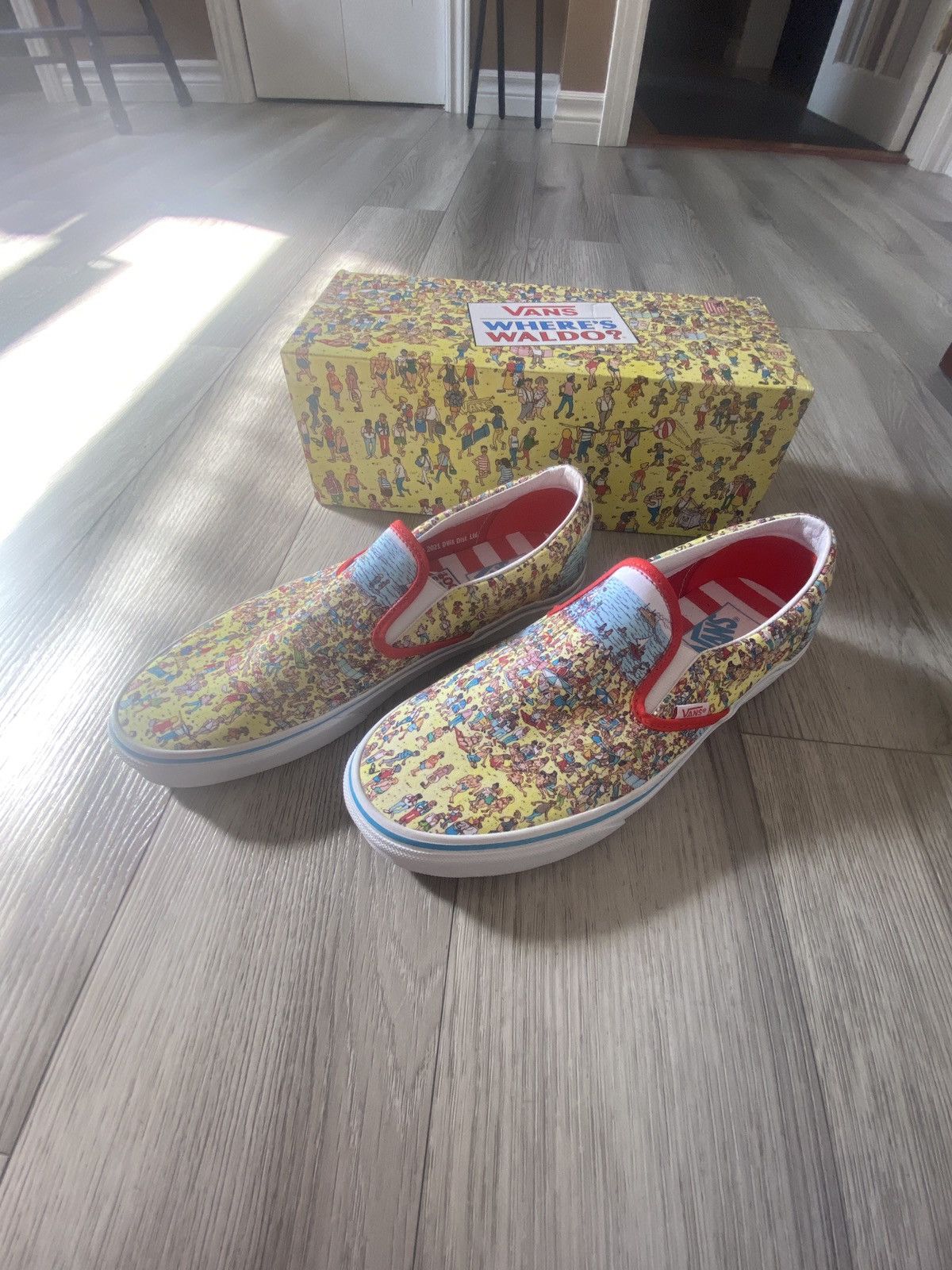 Vans (Where’s Waldo) beach colour way Size US 10.5 / EU 43-44 - 7 Thumbnail