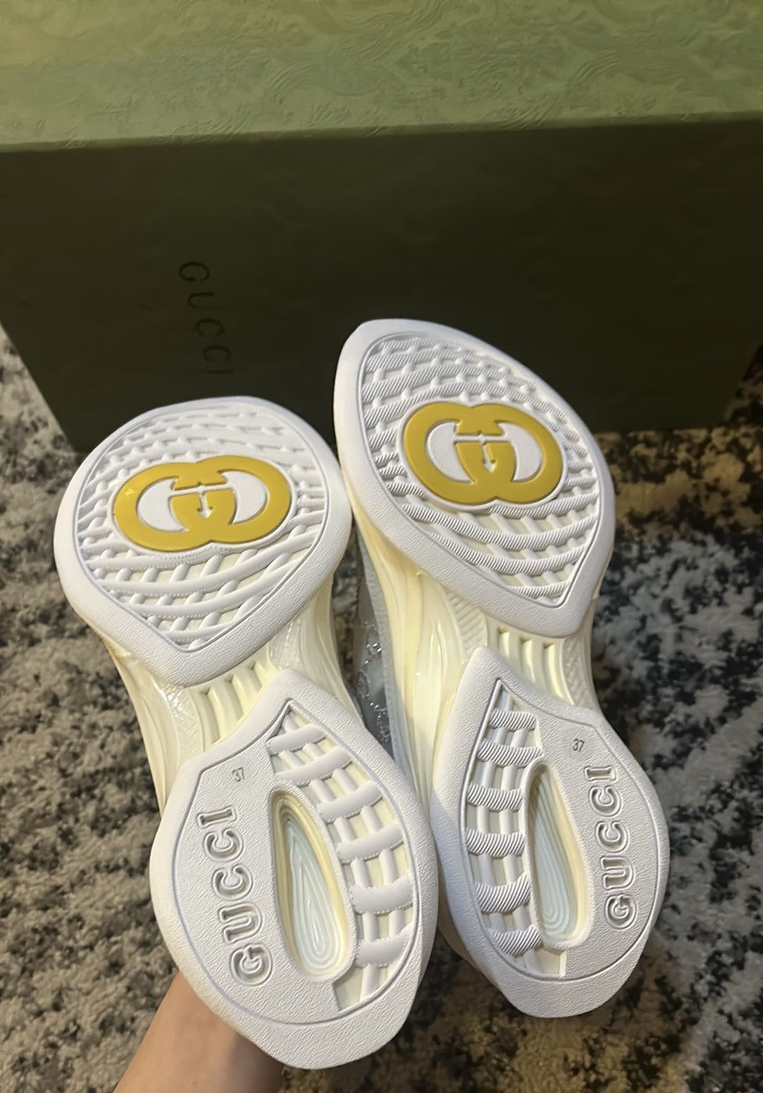Gucci Gucci Run Sneakers GG Crystal White size 37 Size US 7 / IT 37 - 5 Thumbnail