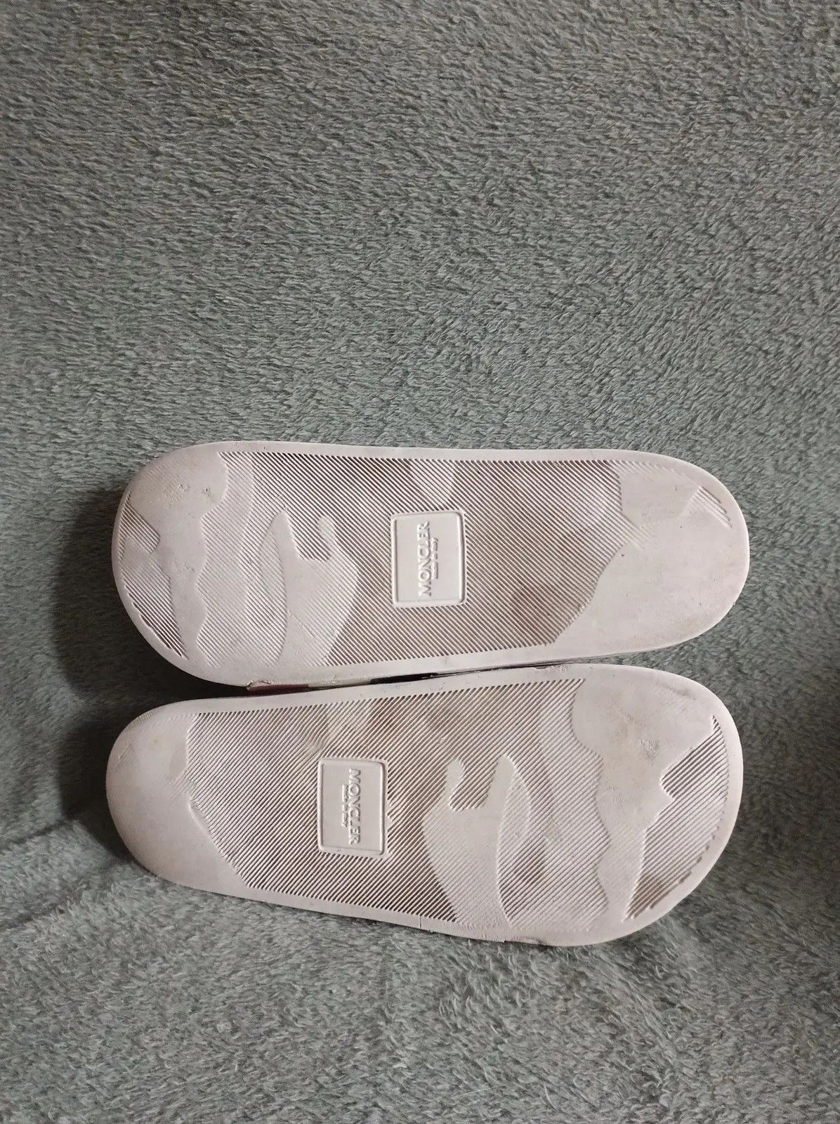 Moncler MONCLER Basile Logo-Embossed Striped Rubber Slides EU 41 Size US 8 / EU 41 - 10 Thumbnail