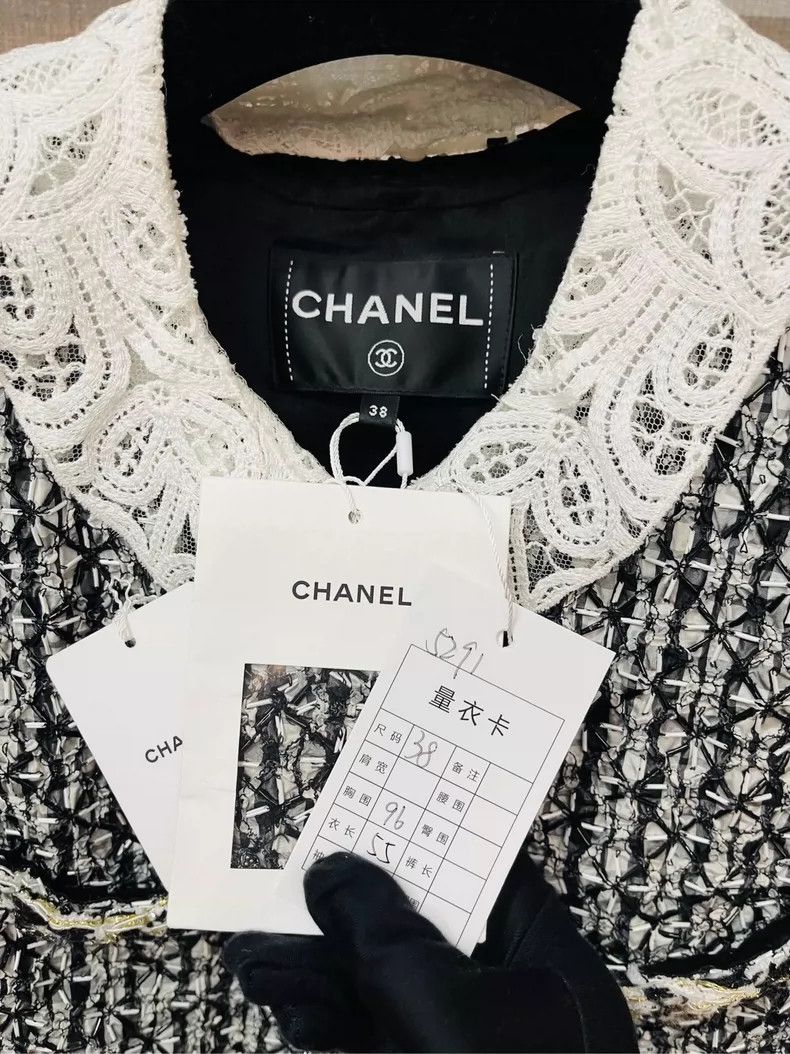 Chanel Chanel 23a high-priced beaded diamond buckle two-pocket la Size XS / US 0-2 / IT 36-38 - 2 Thumbnail