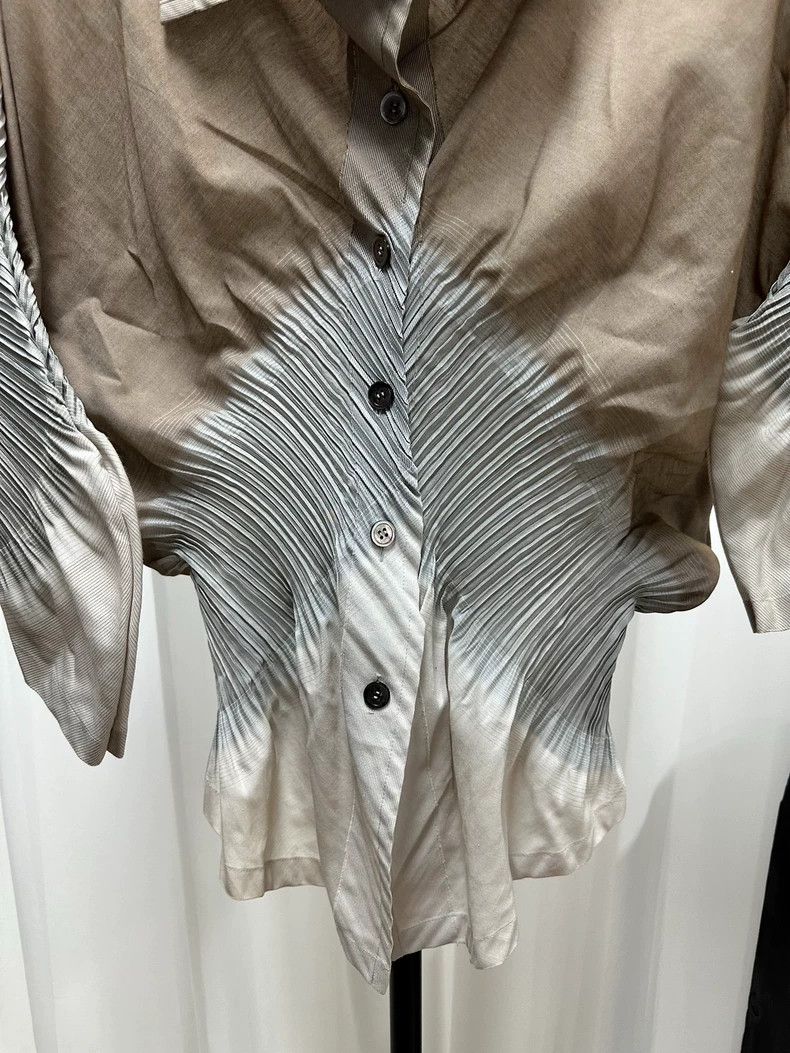 Issey Miyake Issey miyake size os Pleated Lotus Gradient Shirt 2502-Nex Size US M / EU 48-50 / 2 - 2 Thumbnail